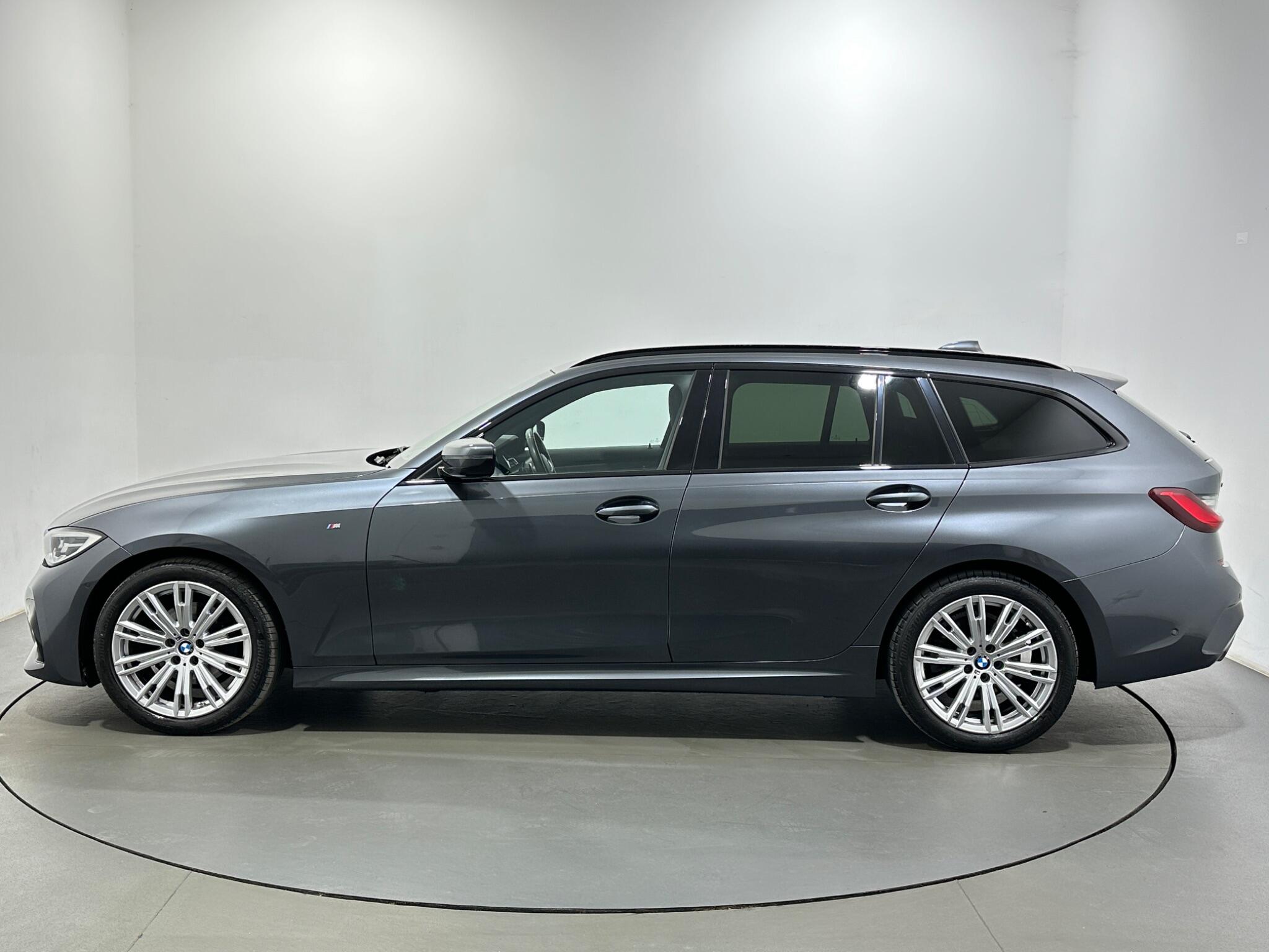 BMW 3 Series view 5