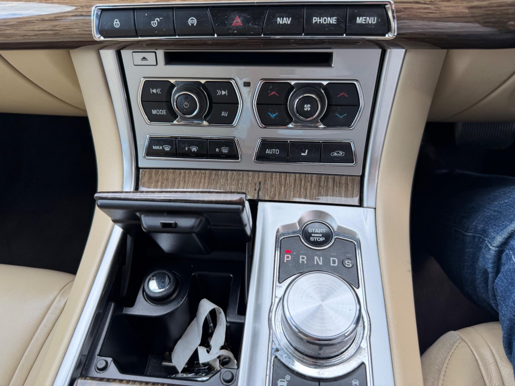 Jaguar XF view 13