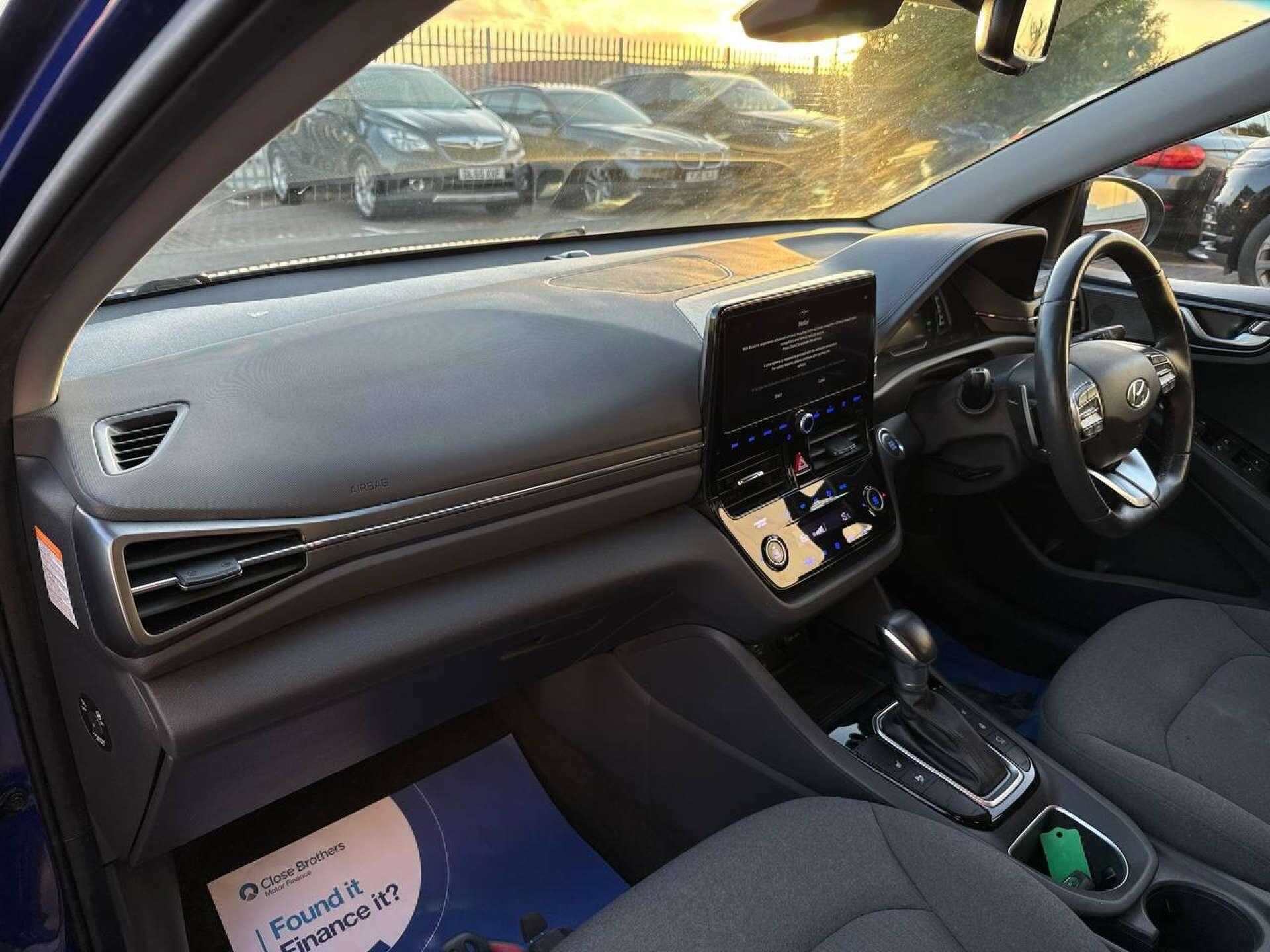 Hyundai Ioniq view 41