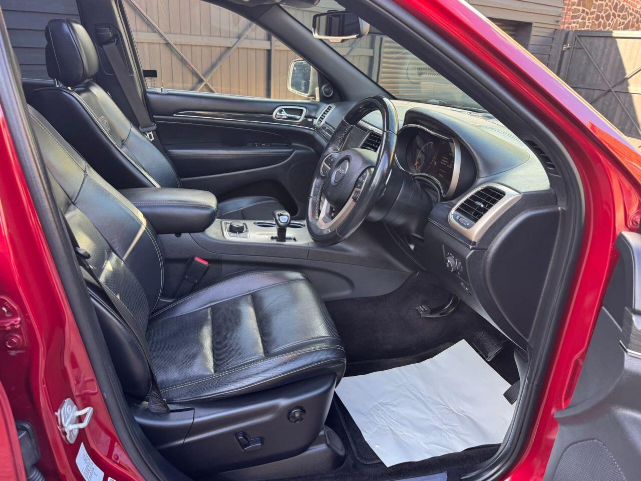 Jeep Grand Cherokee view 9