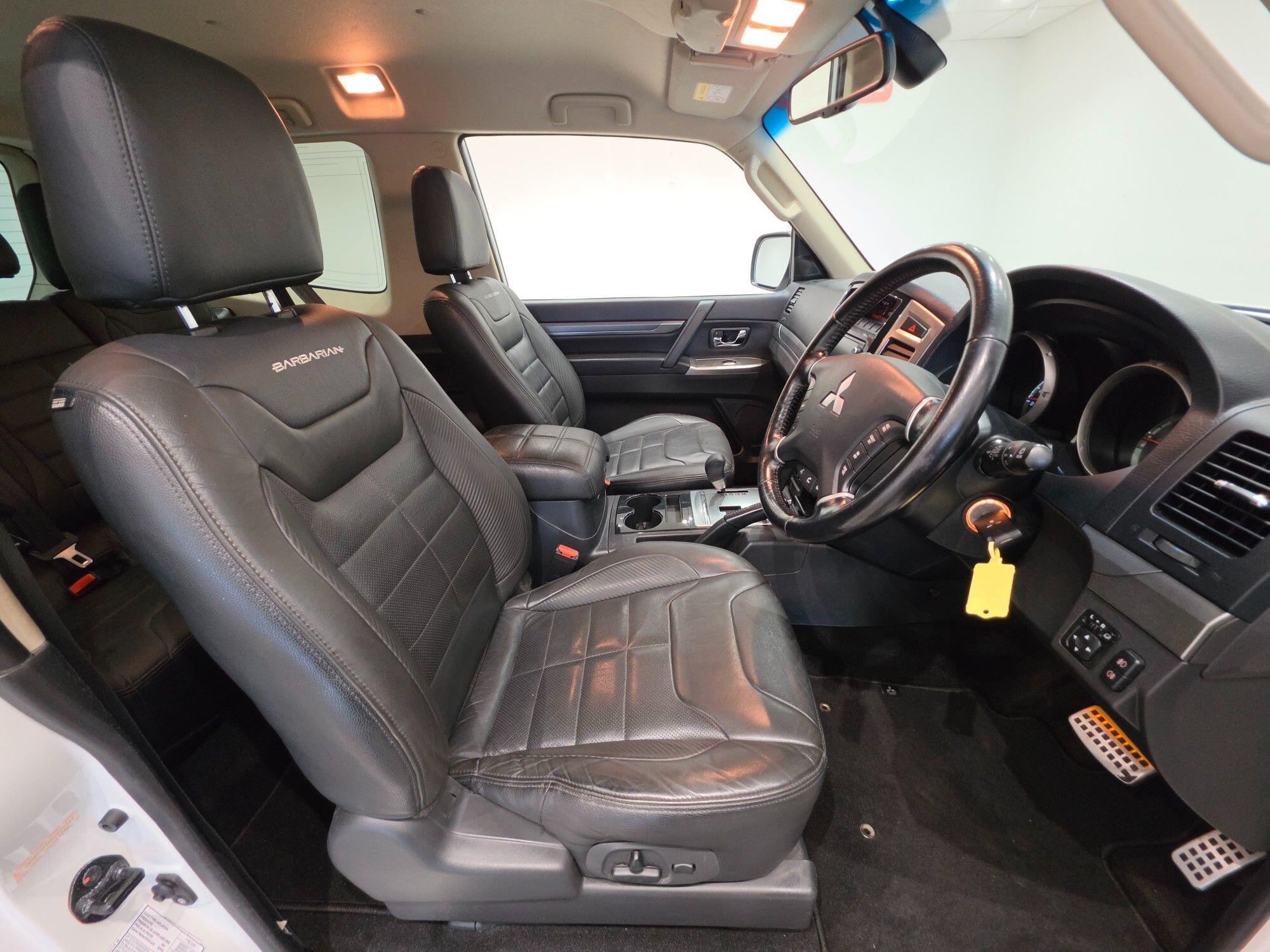 Mitsubishi Shogun view 16