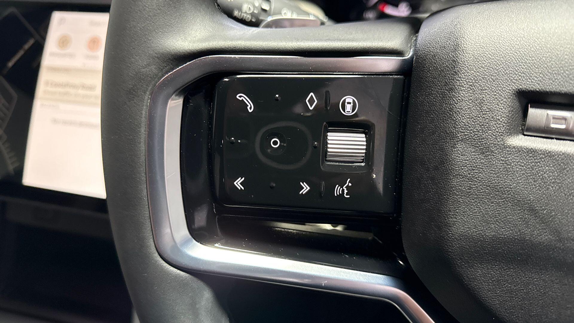 Land Rover Discovery Sport view 21