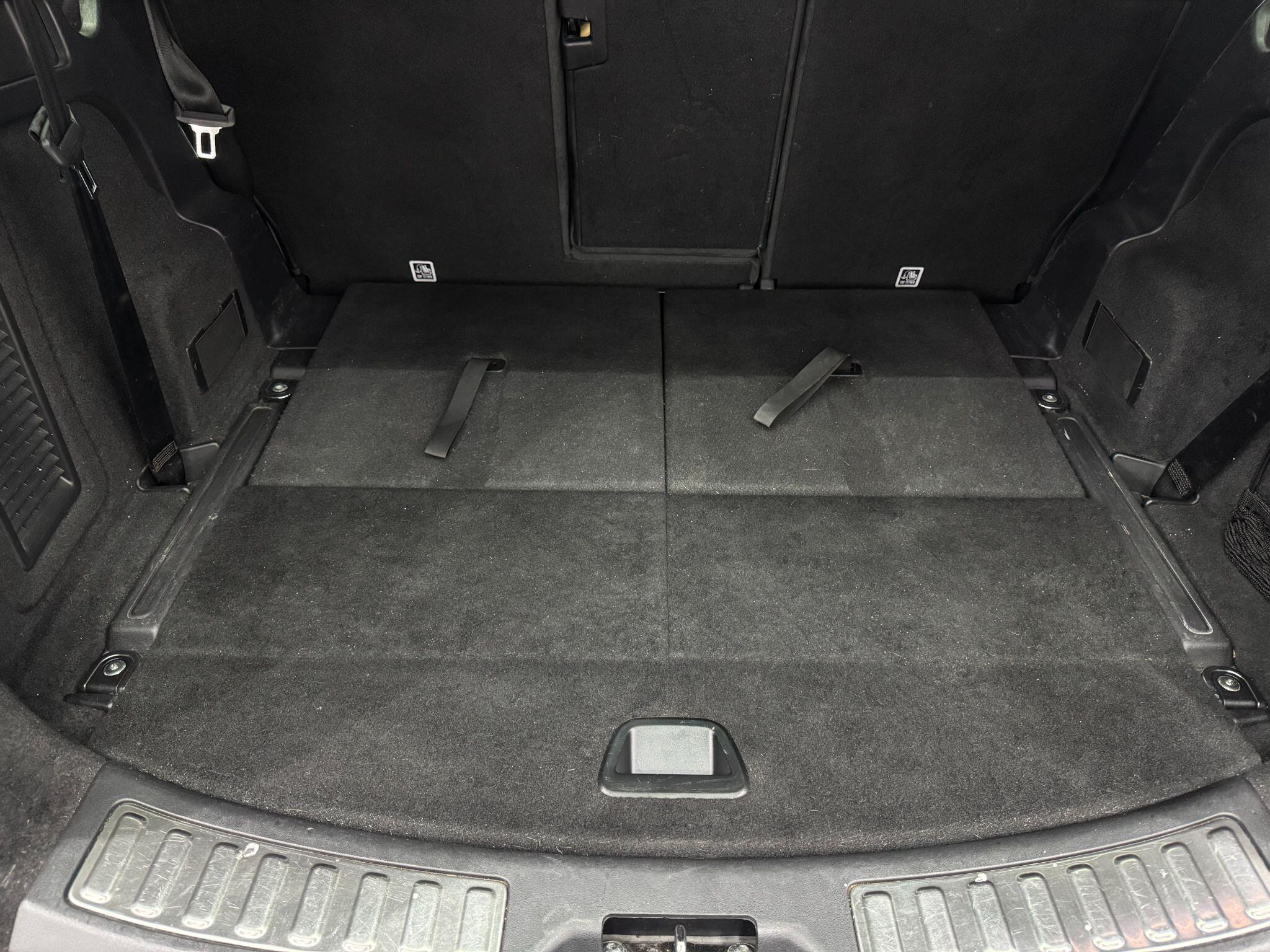 Land Rover Discovery Sport view 61