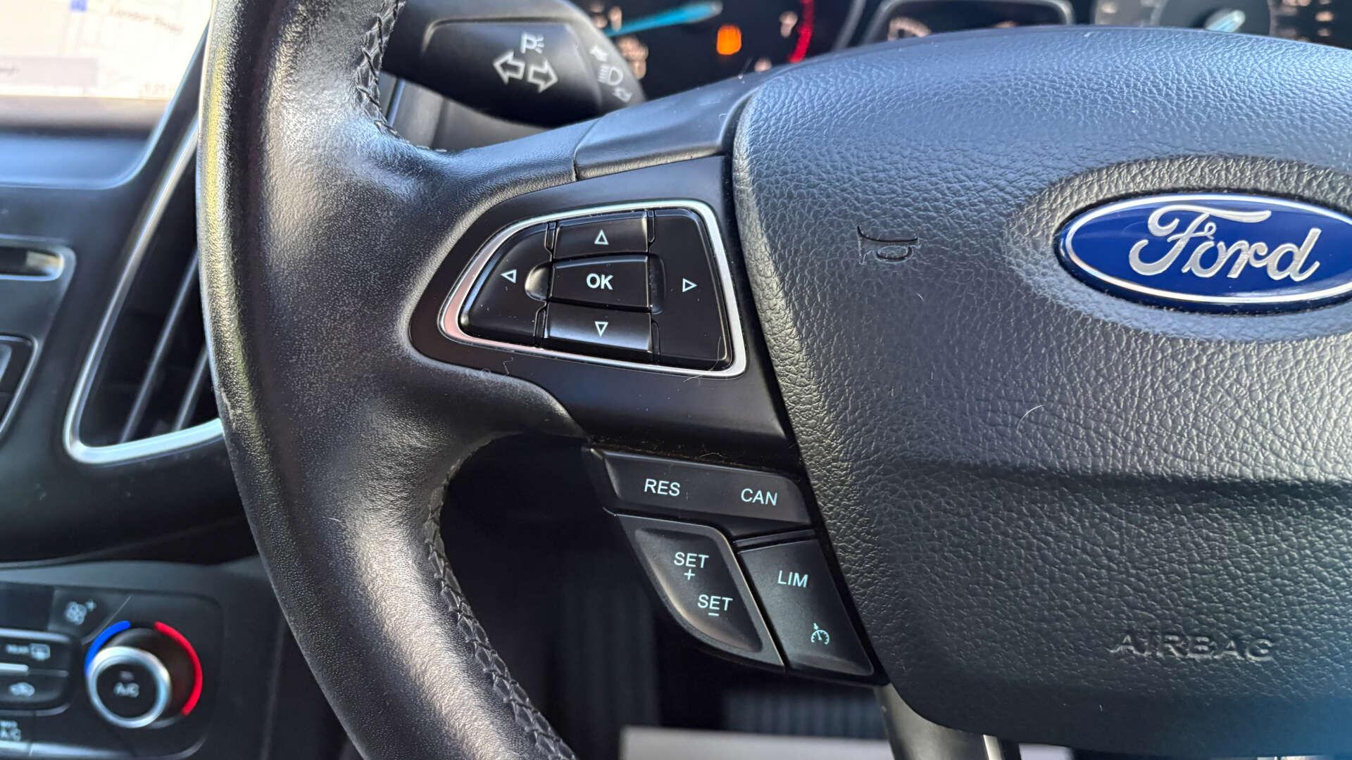 Ford Focus view 17