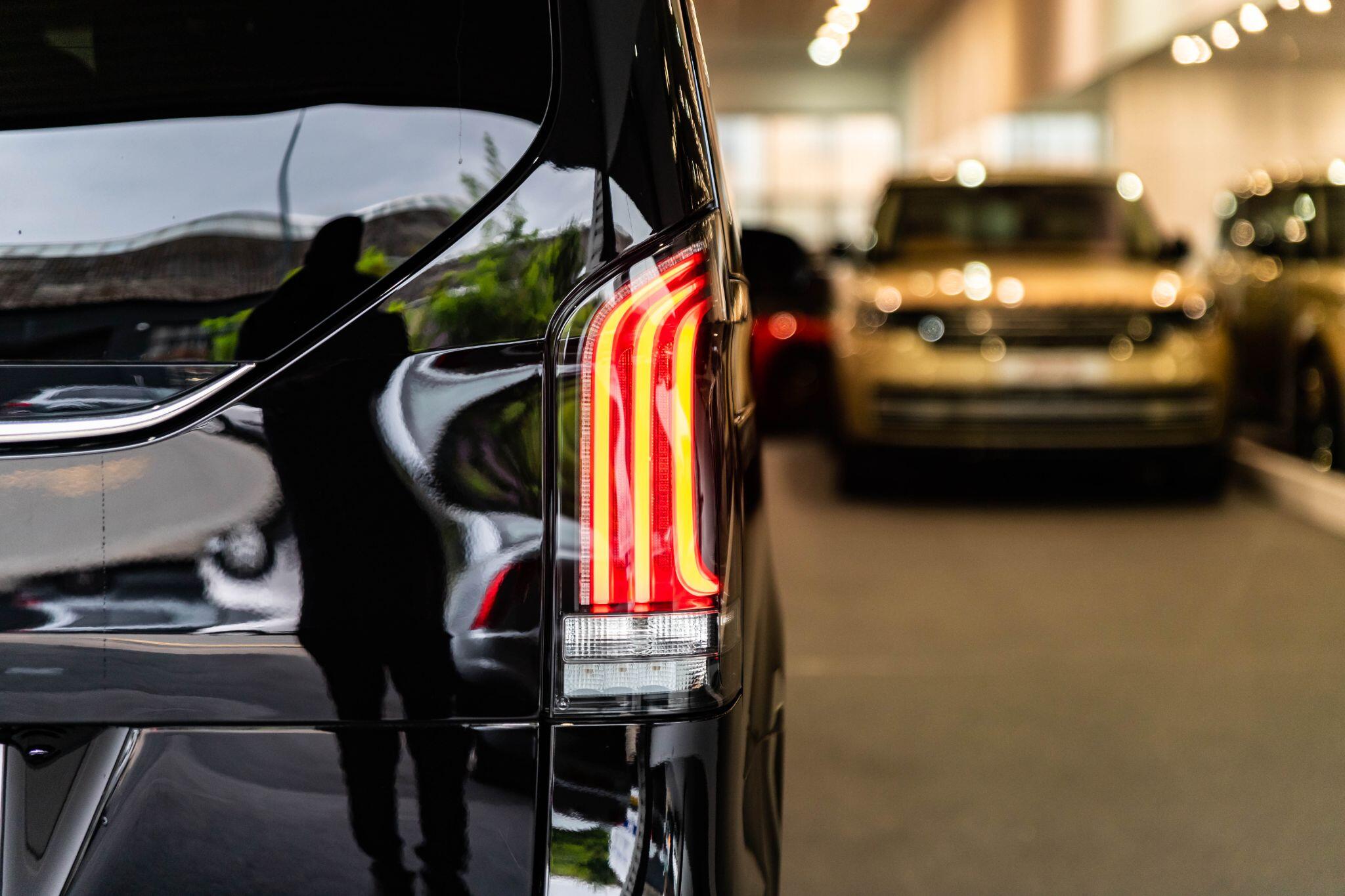 Mercedes-Benz V-Class view 8