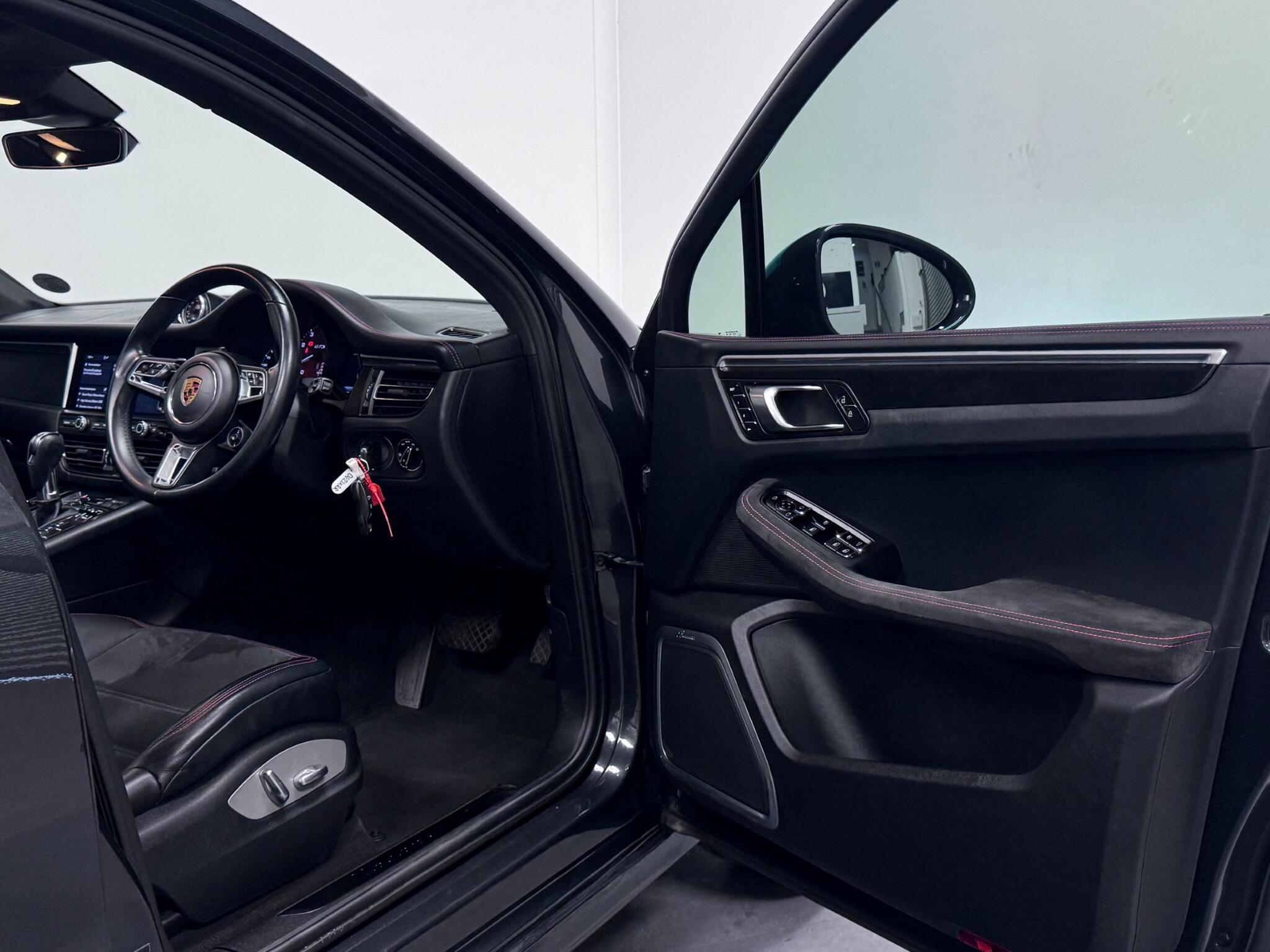 Porsche Macan view 30