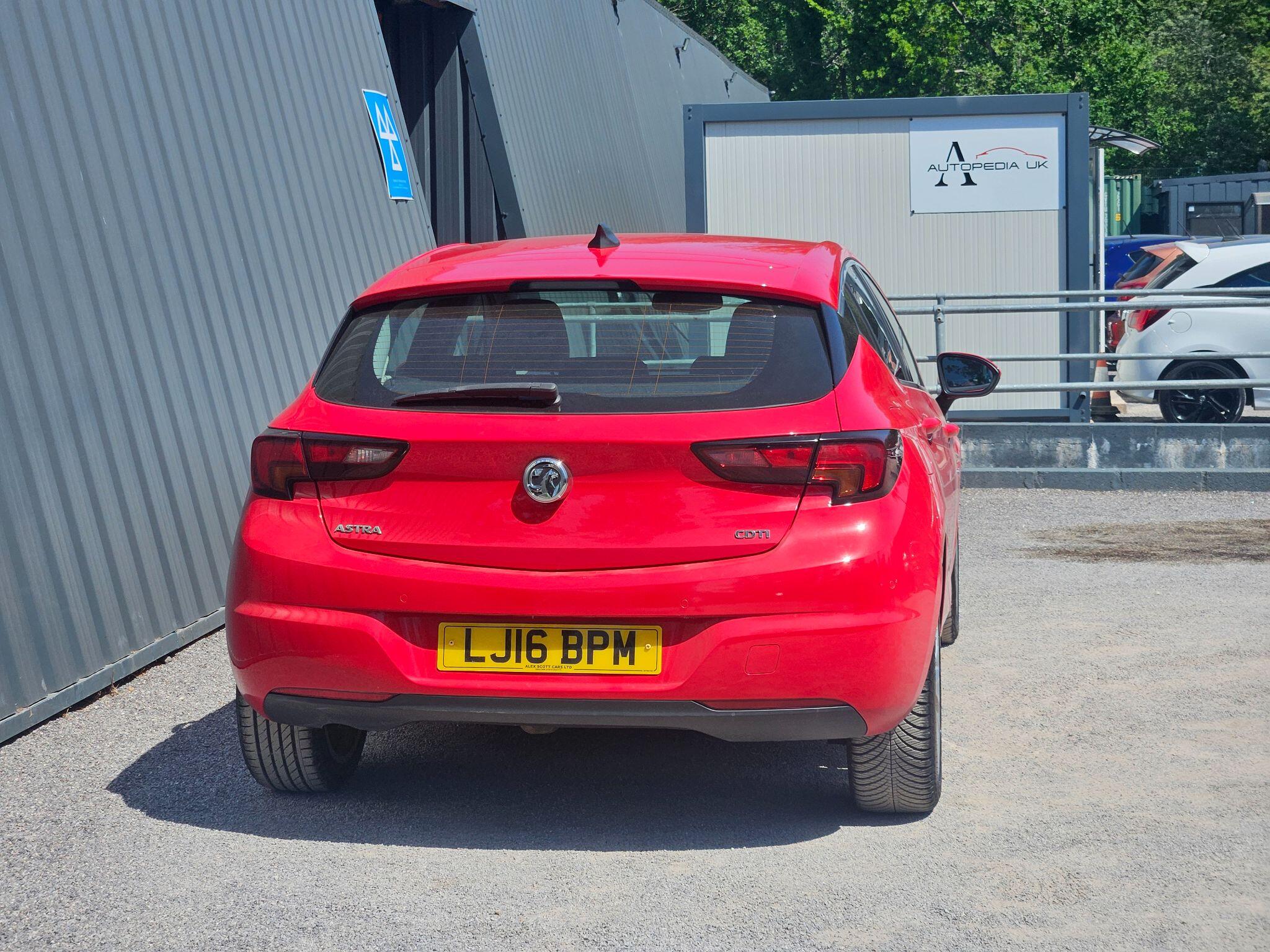 2016 Vauxhall Astra image 11