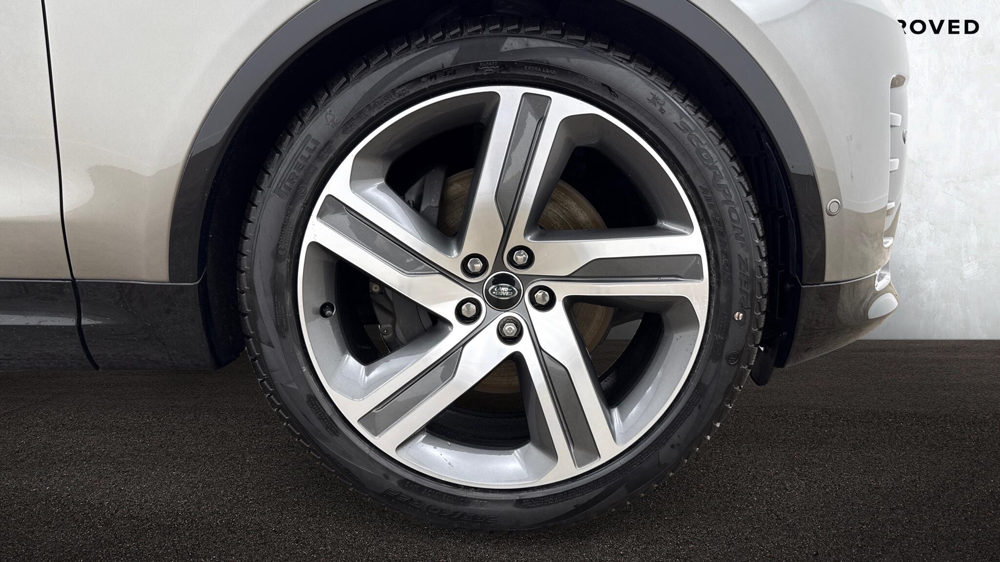 Land Rover Discovery view 8
