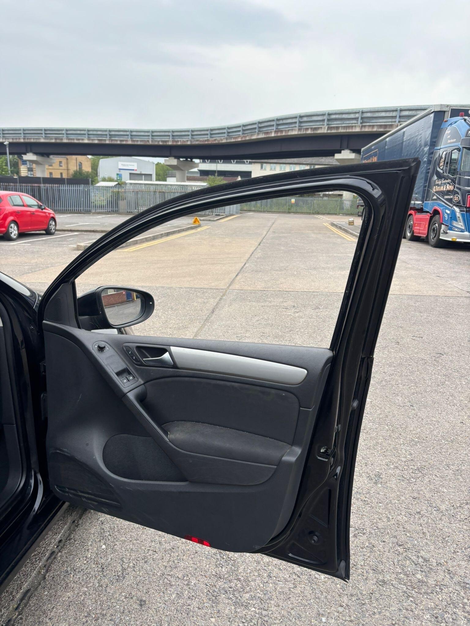 Volkswagen Golf view 41