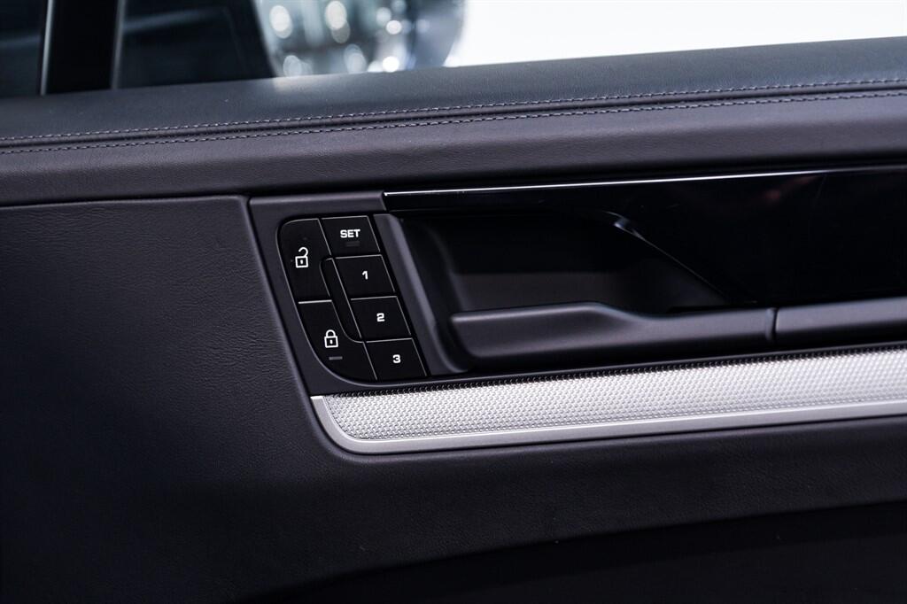 Porsche Cayenne view 18