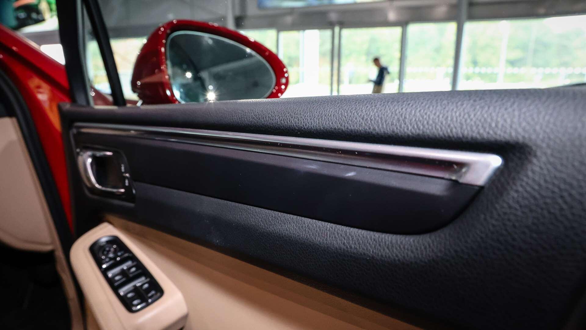 Porsche Macan view 26