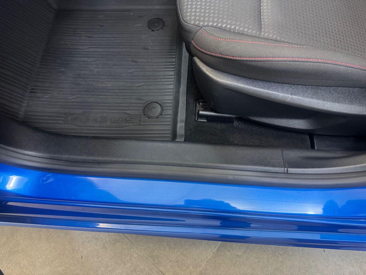 Ford Focus view 41
