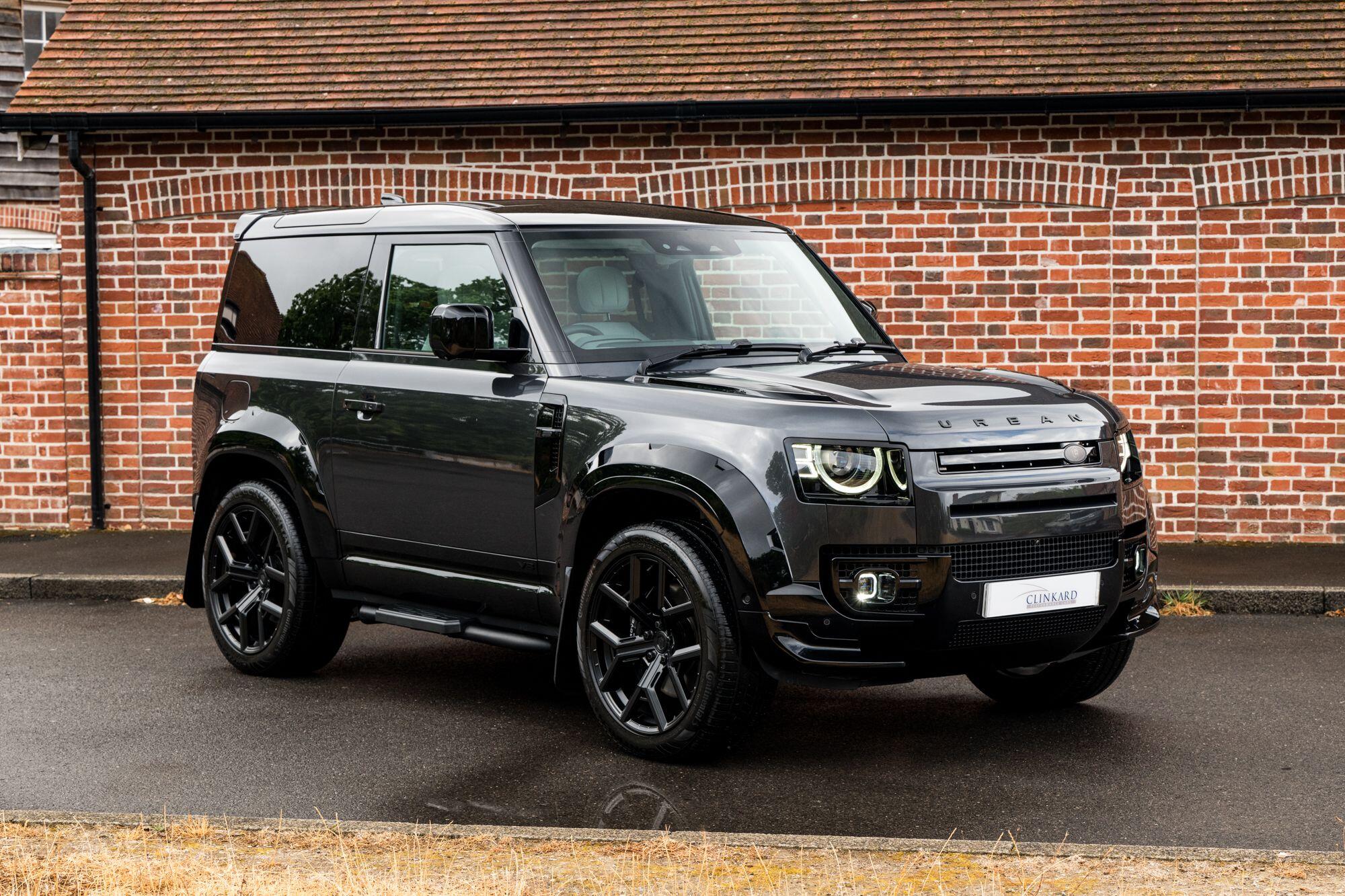 Land Rover Defender 90 view 2