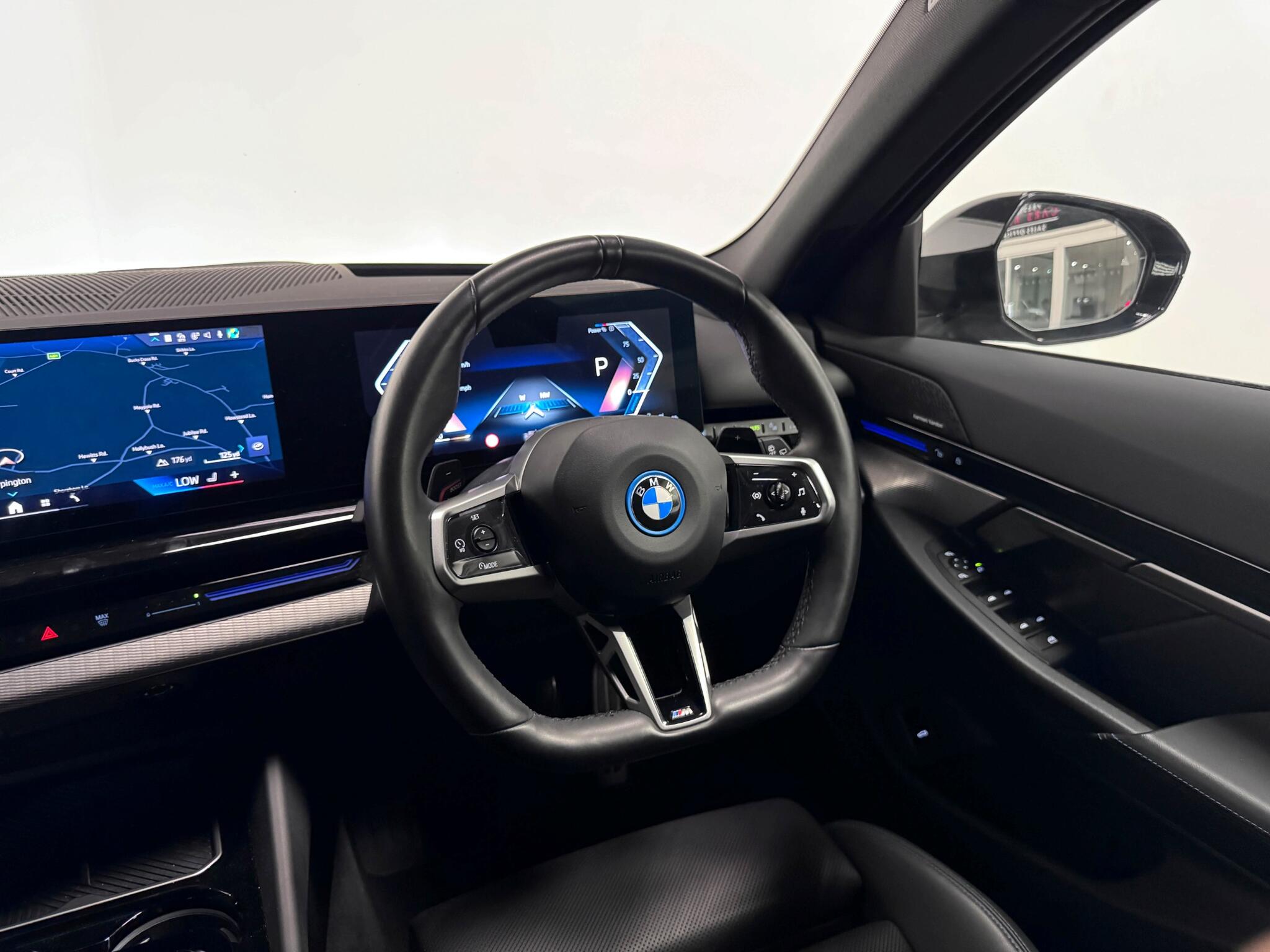 BMW 5 Series view 33