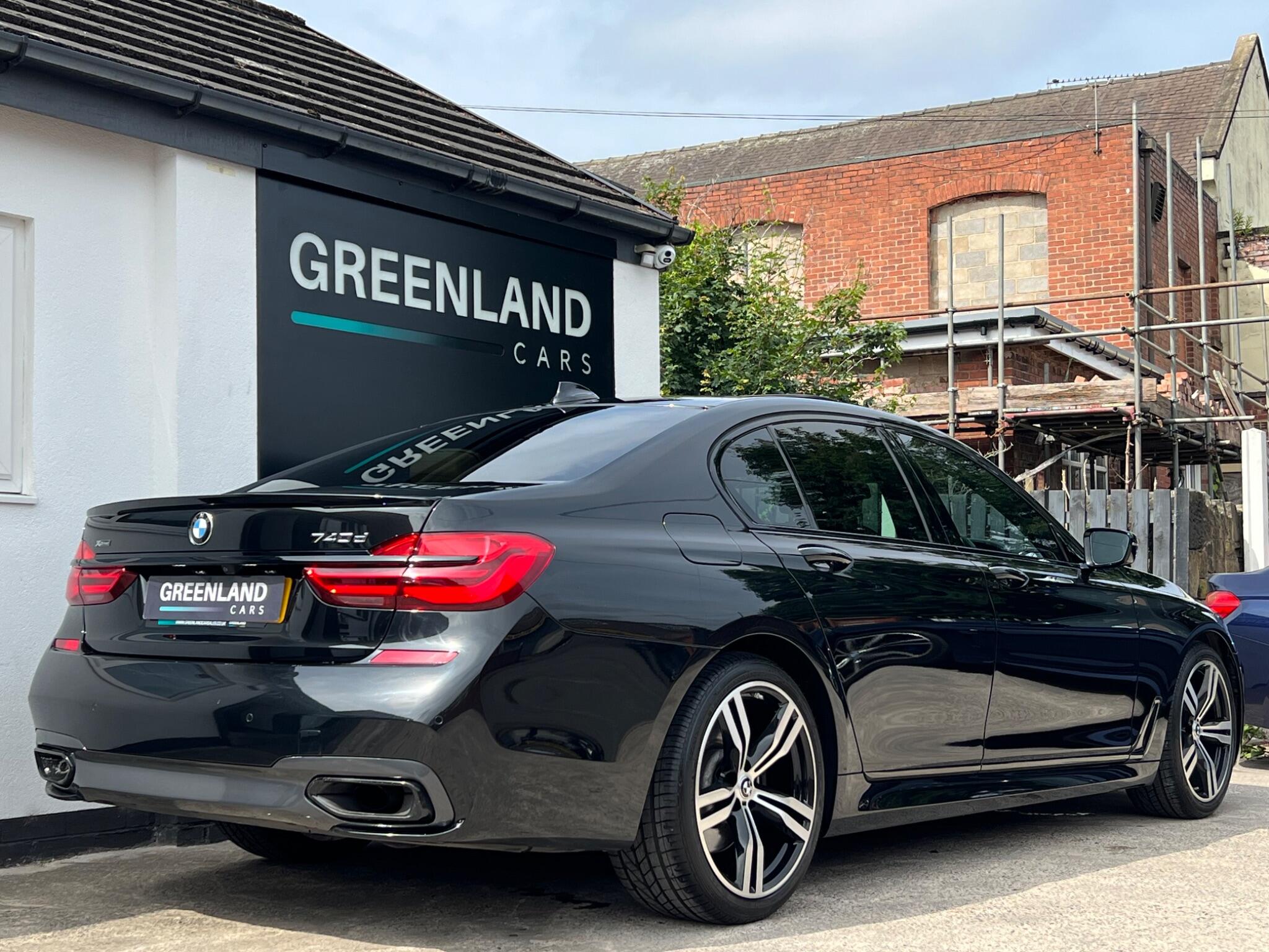 BMW 7 Series view 28