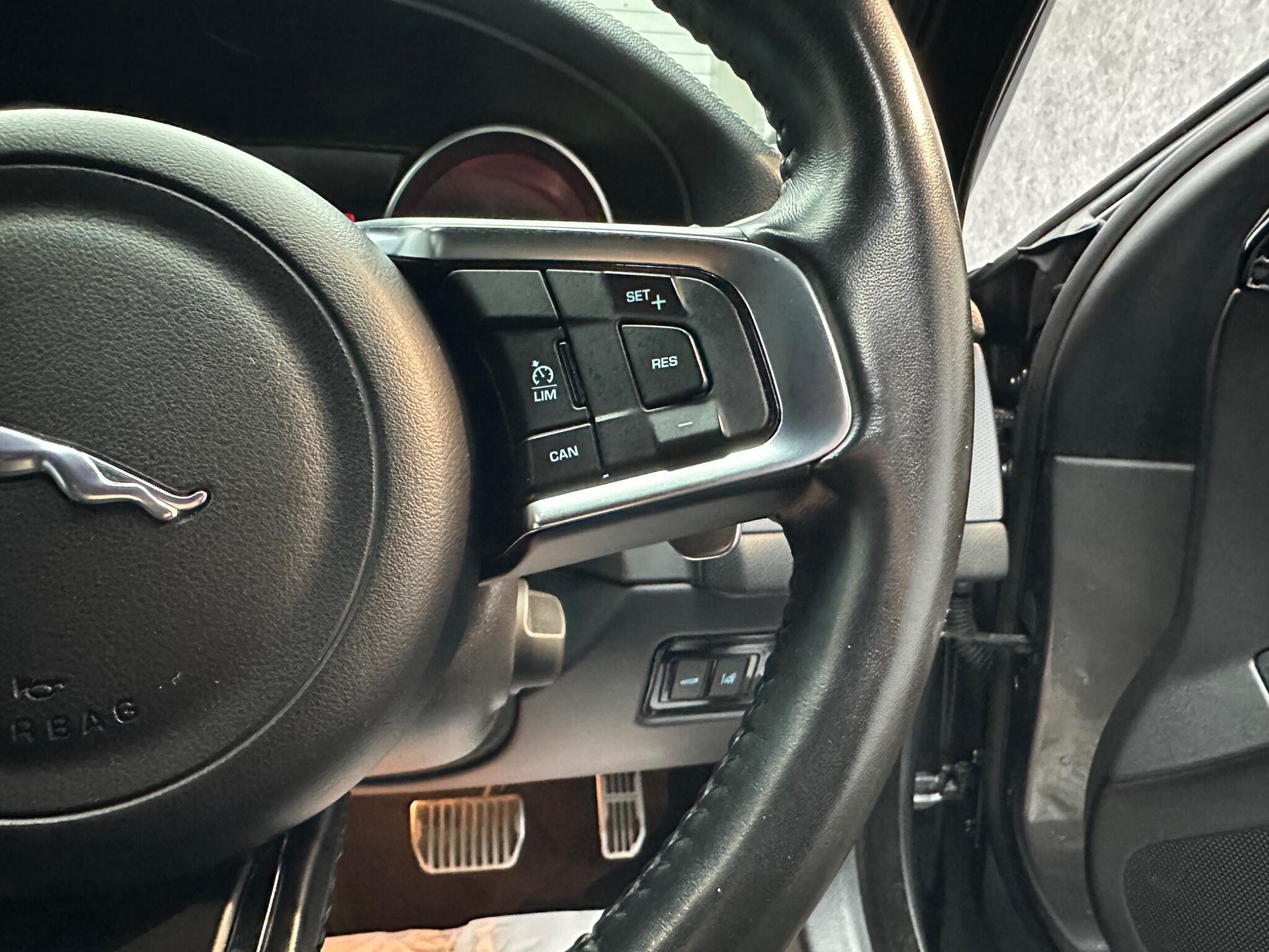 Jaguar XF view 9