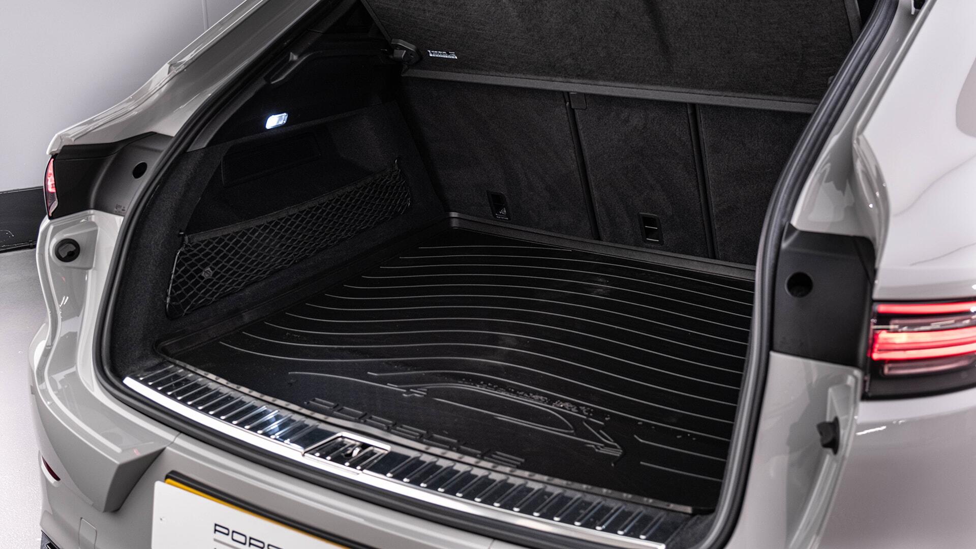 Porsche Cayenne view 19