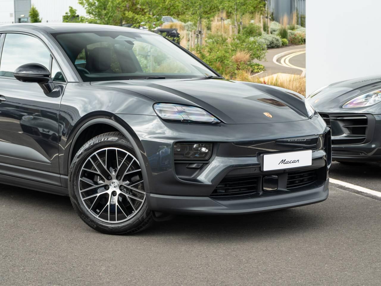 Porsche Macan view 15