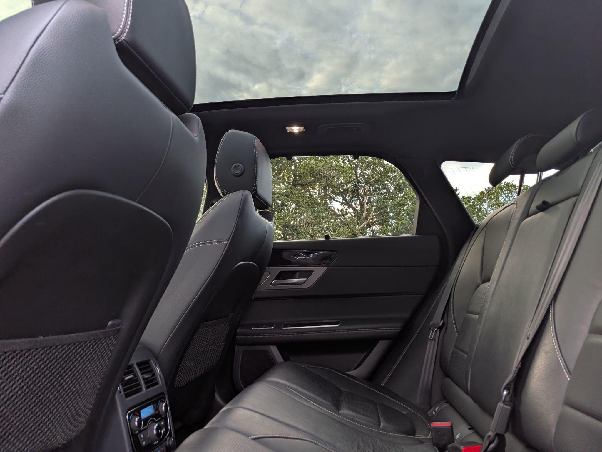 Jaguar XF view 23