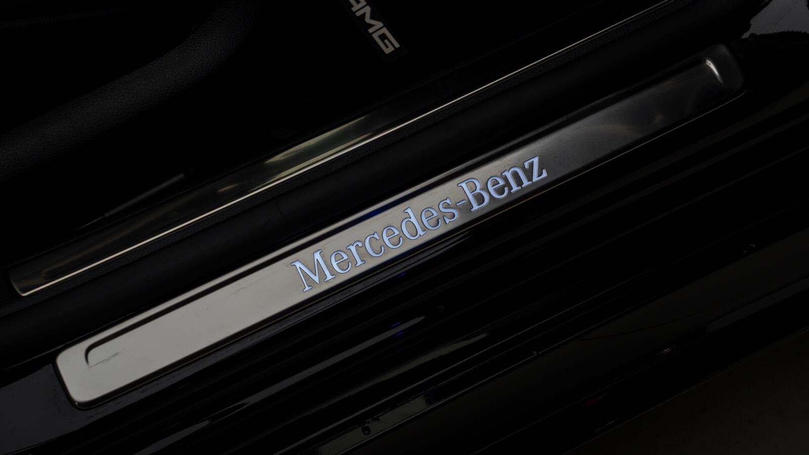 Mercedes-Benz S Class view 35