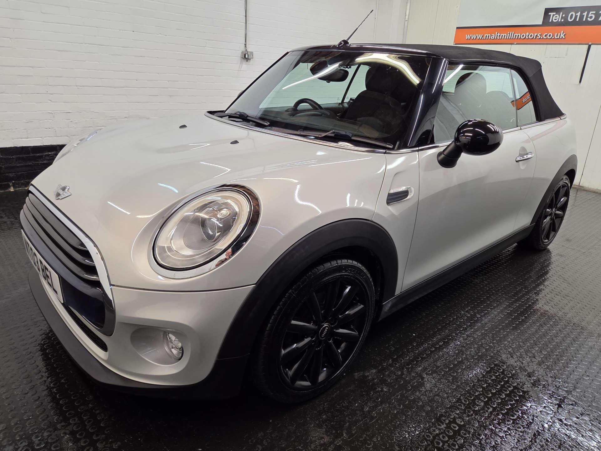 Mini Convertible view 39