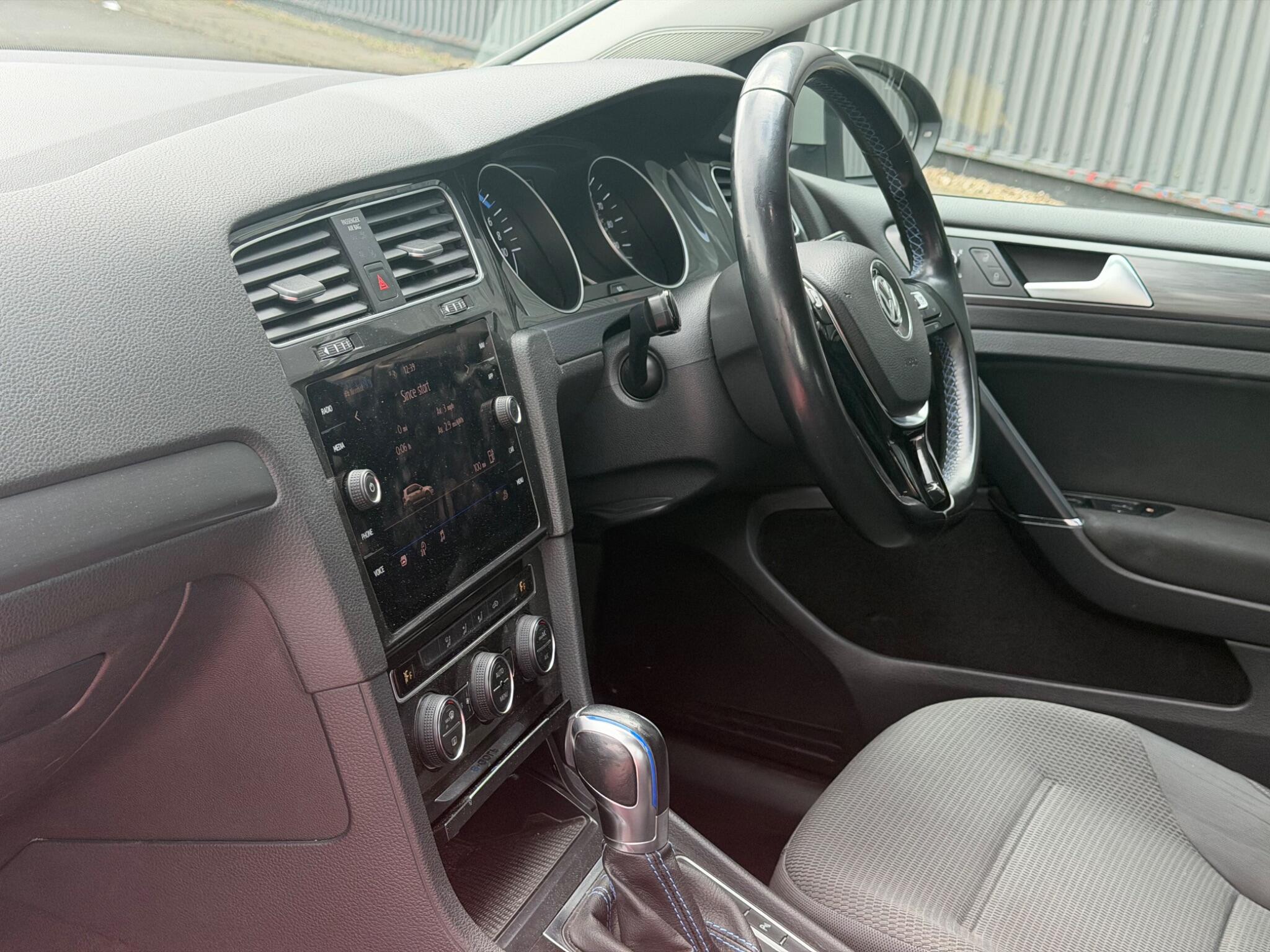 Volkswagen E-Golf view 9