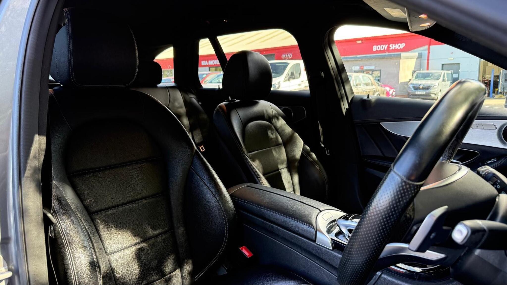 Mercedes-Benz C-Class view 23