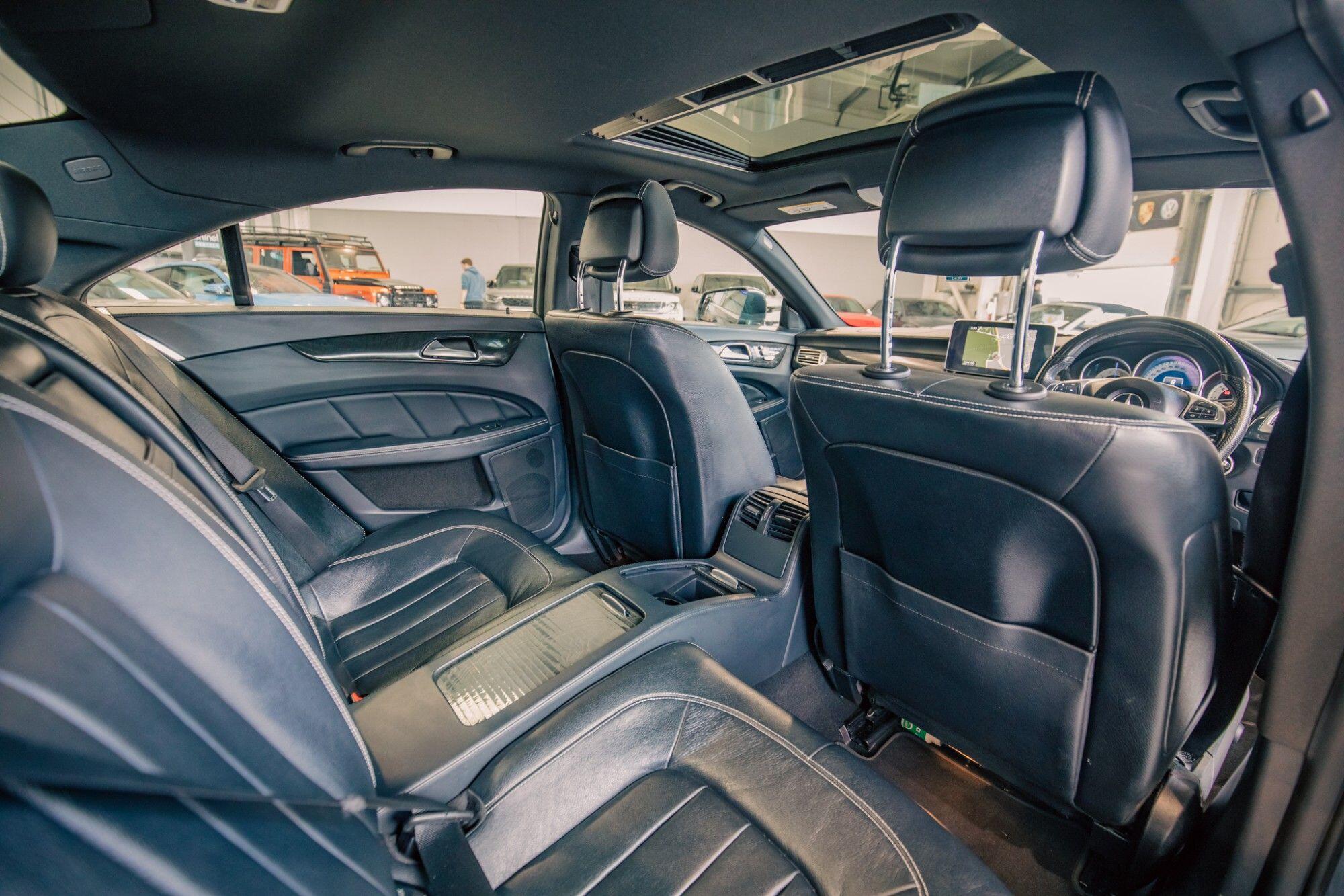Mercedes-Benz CLS view 9