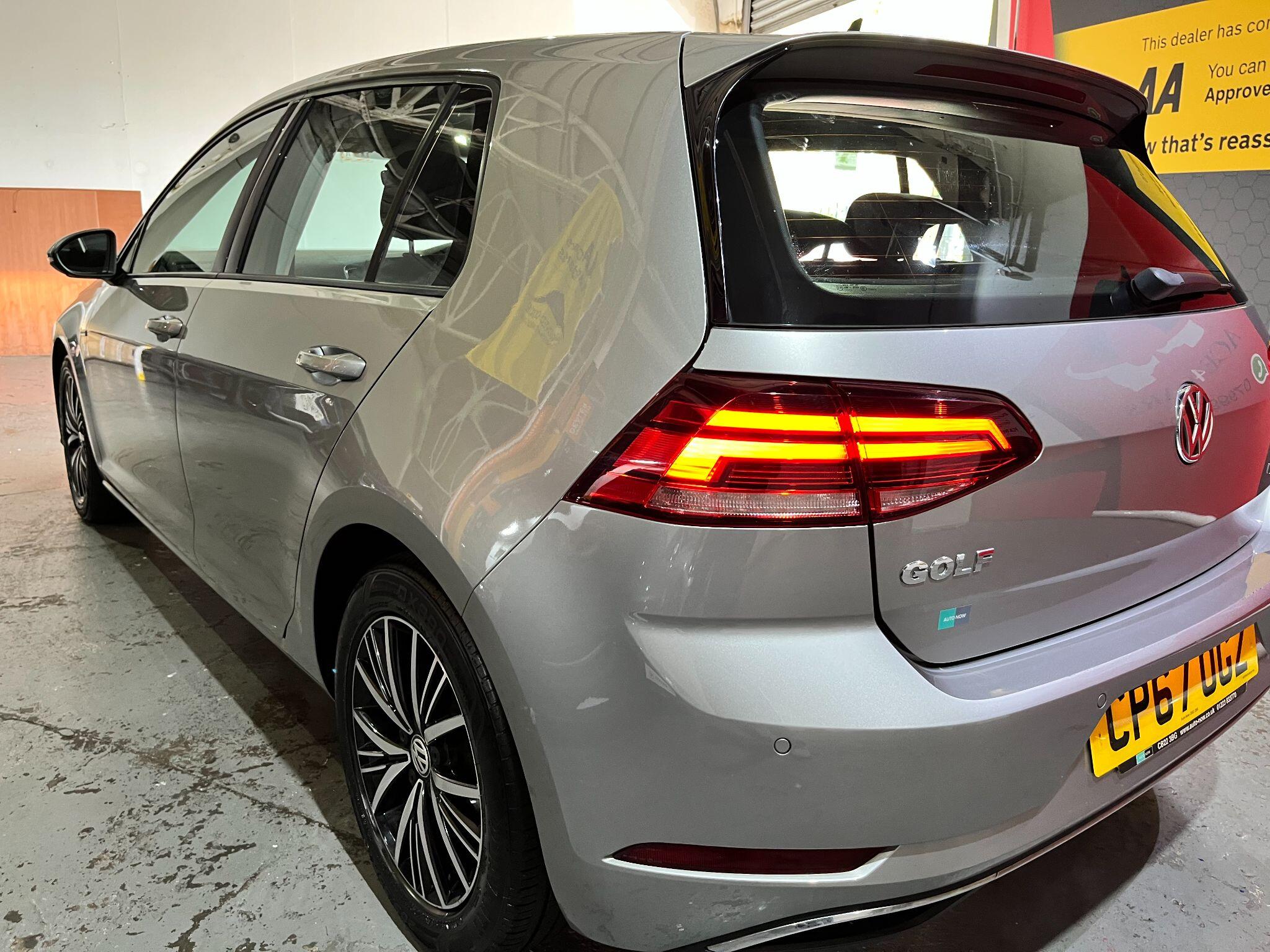 Volkswagen Golf view 60