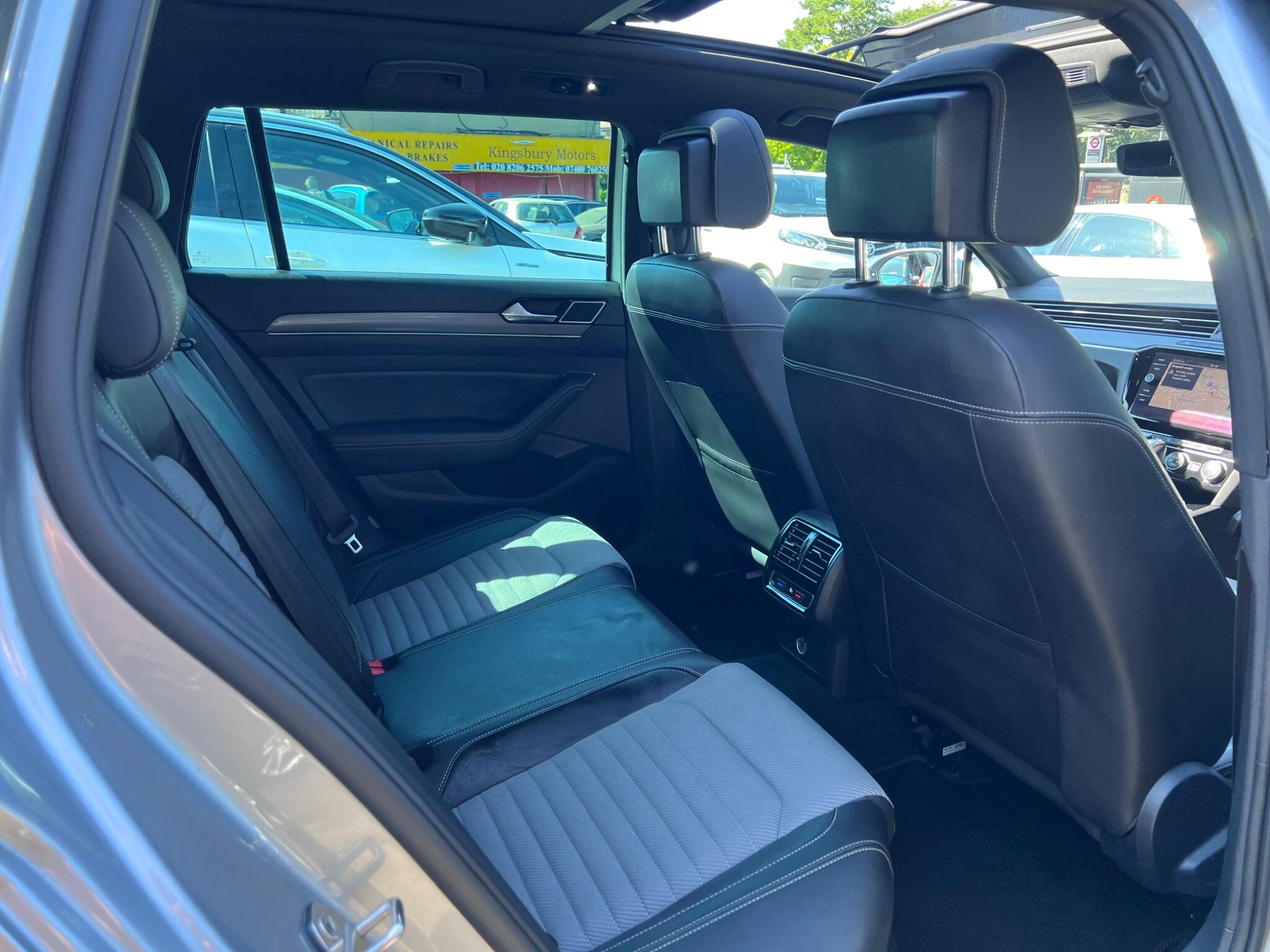 Volkswagen Passat view 32