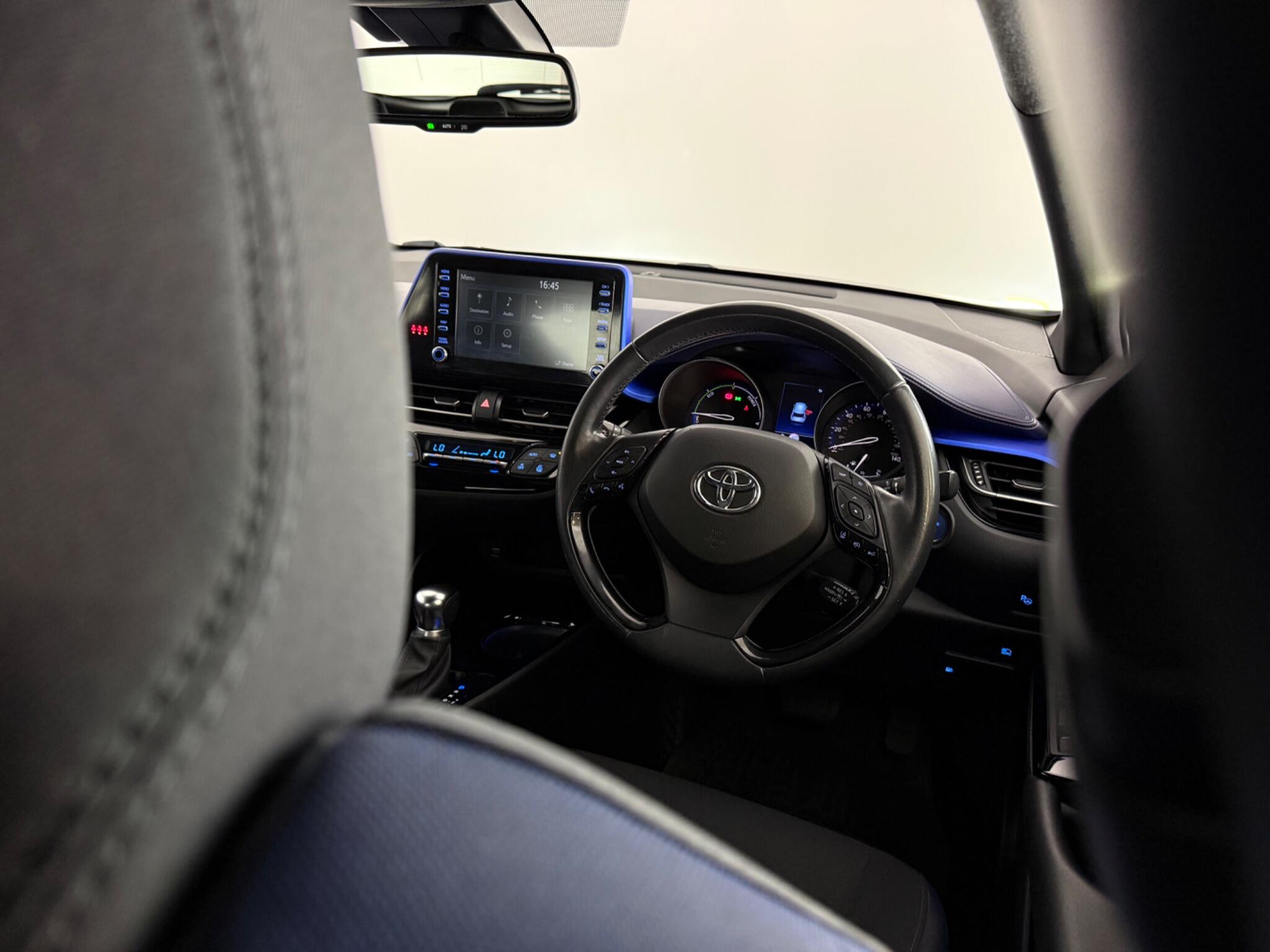 Toyota C-HR view 13