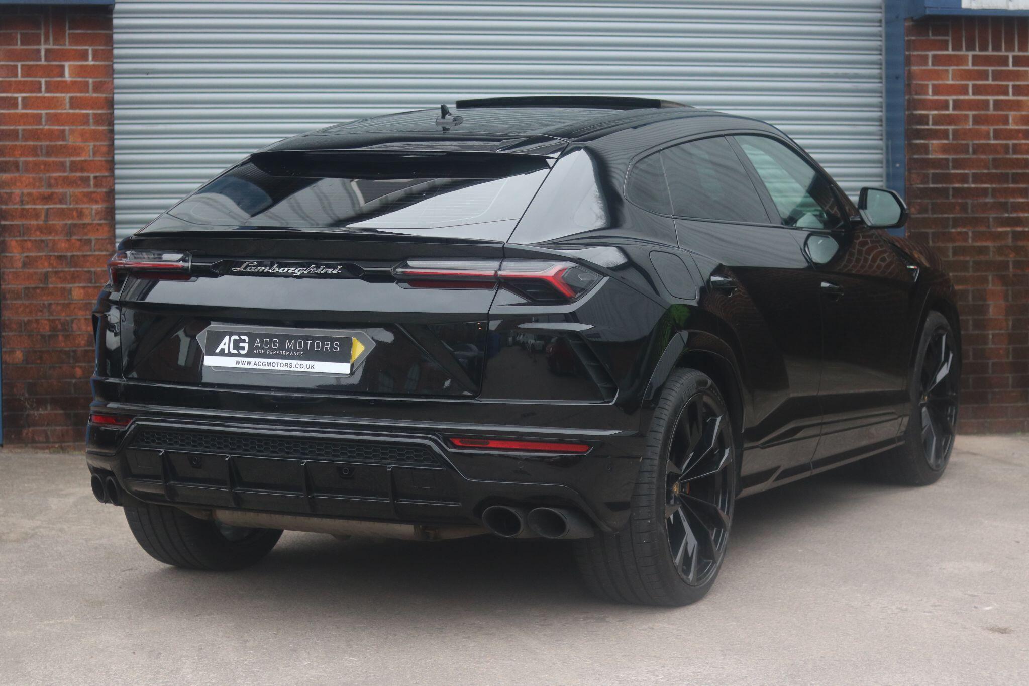 Lamborghini Urus view 8