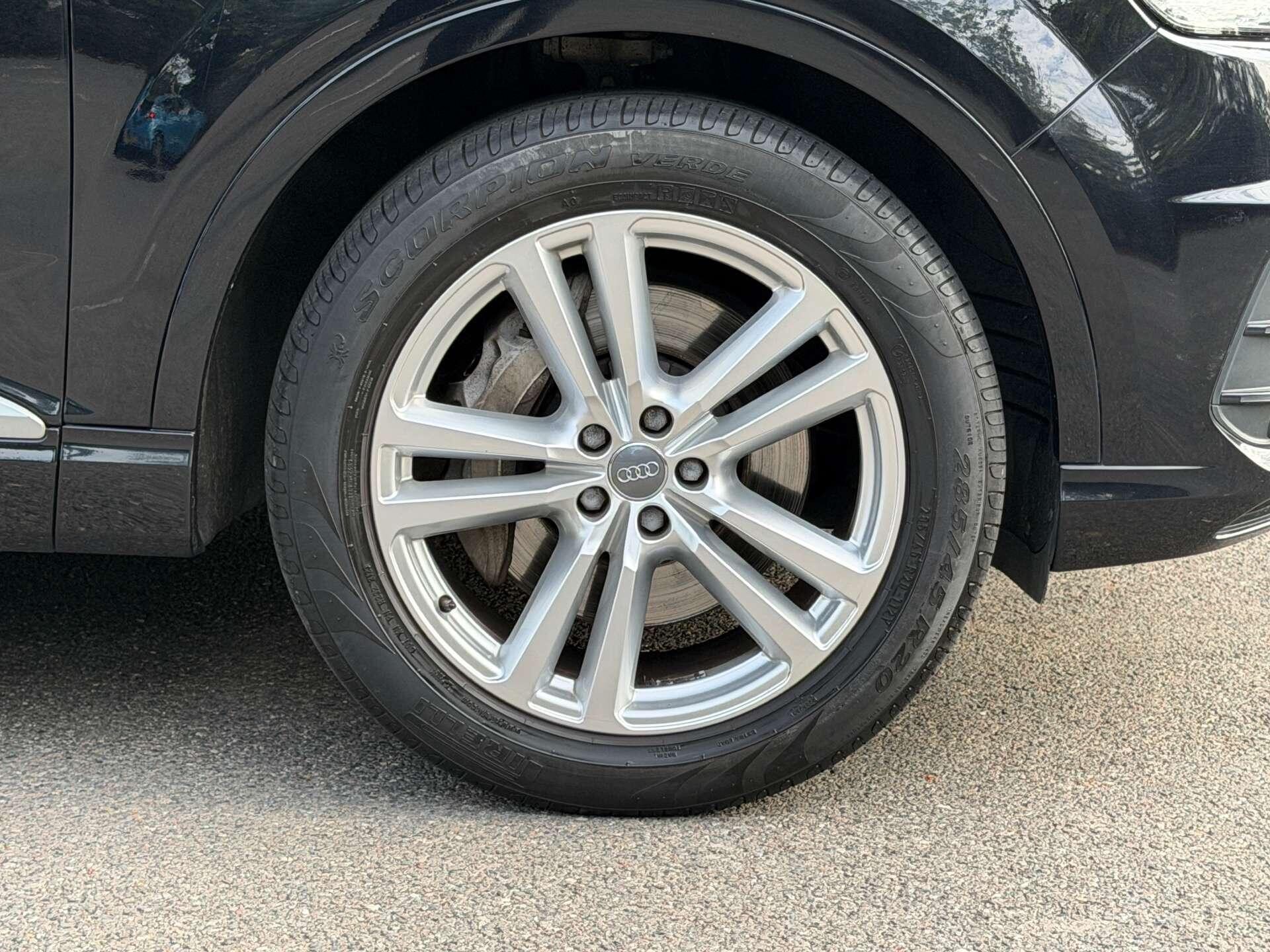 Audi Q7 view 56