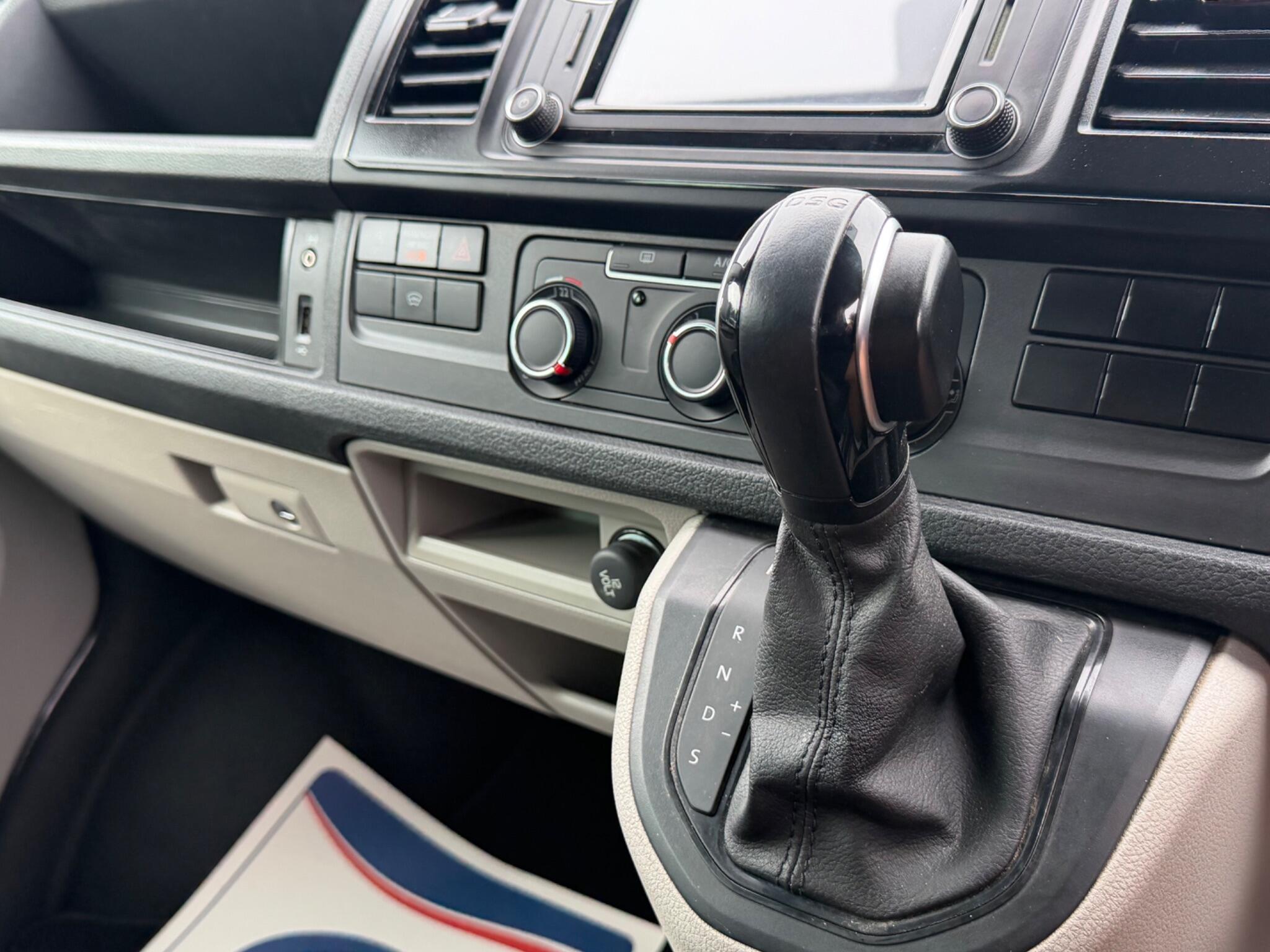 Volkswagen Transporter view 36
