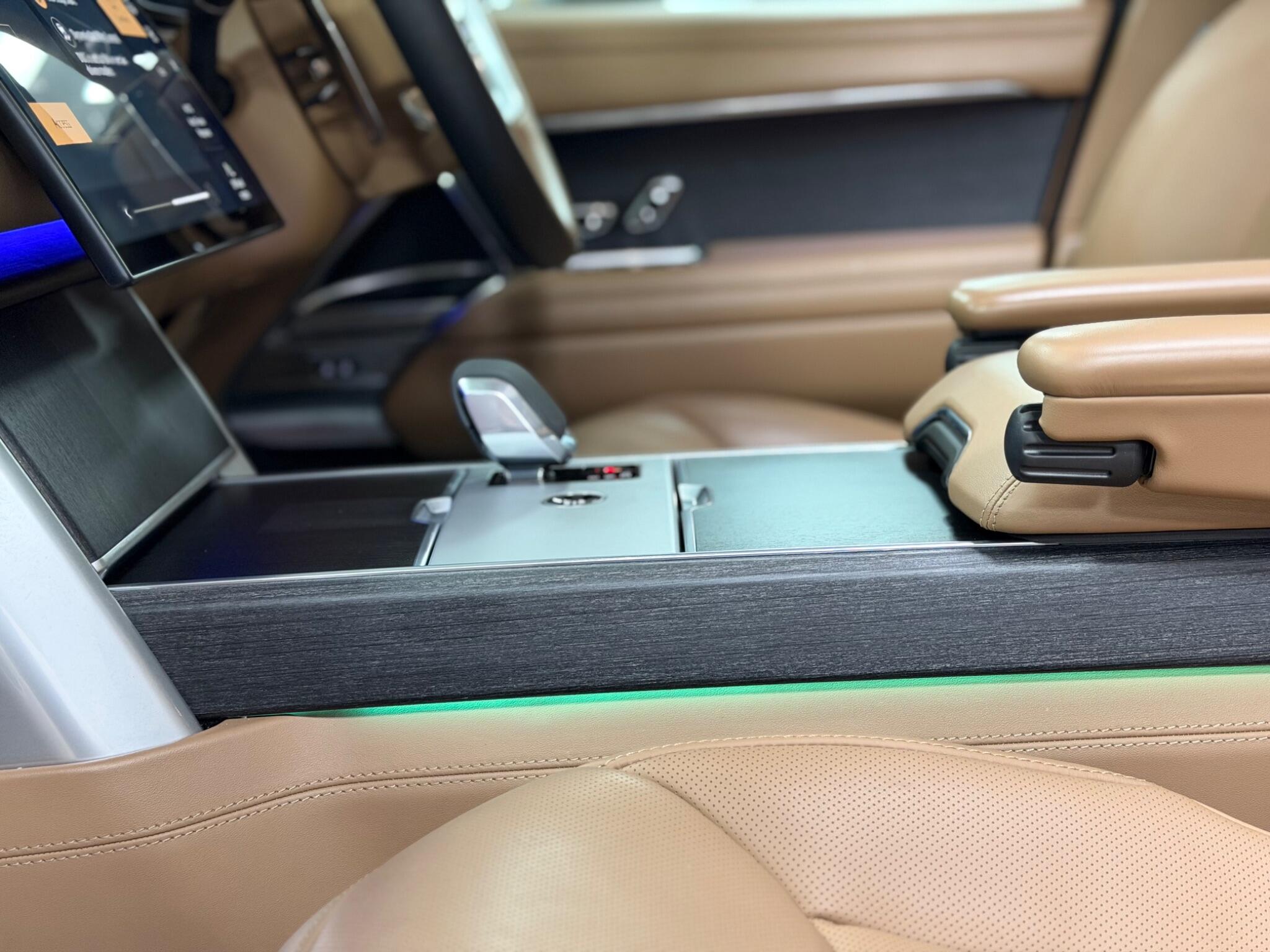 Land Rover Range Rover view 43