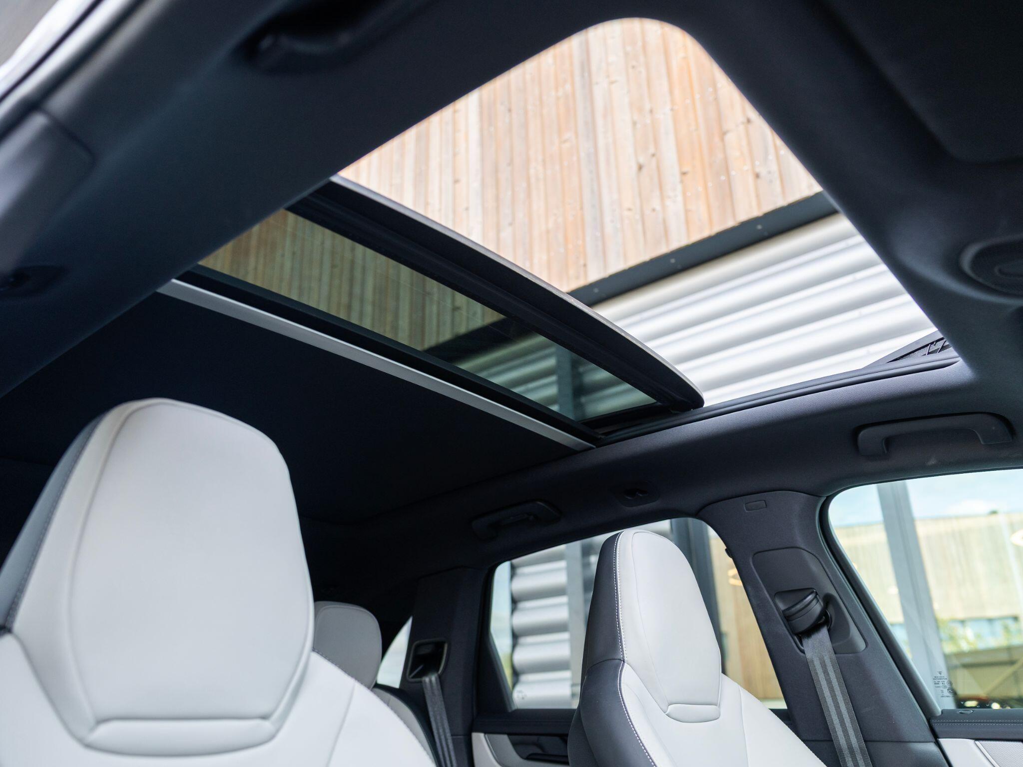 Porsche Cayenne view 30