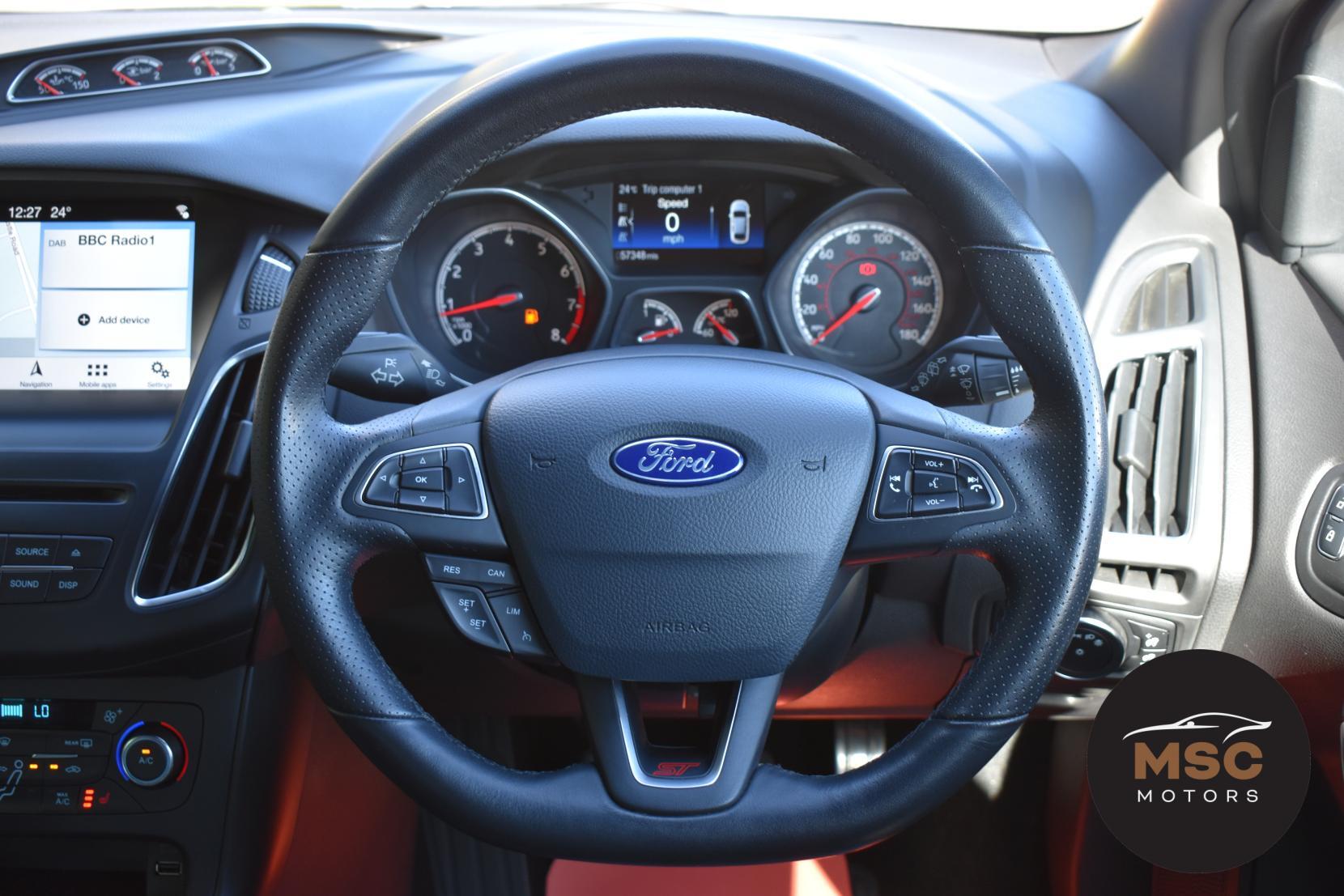 Ford Focus view 44