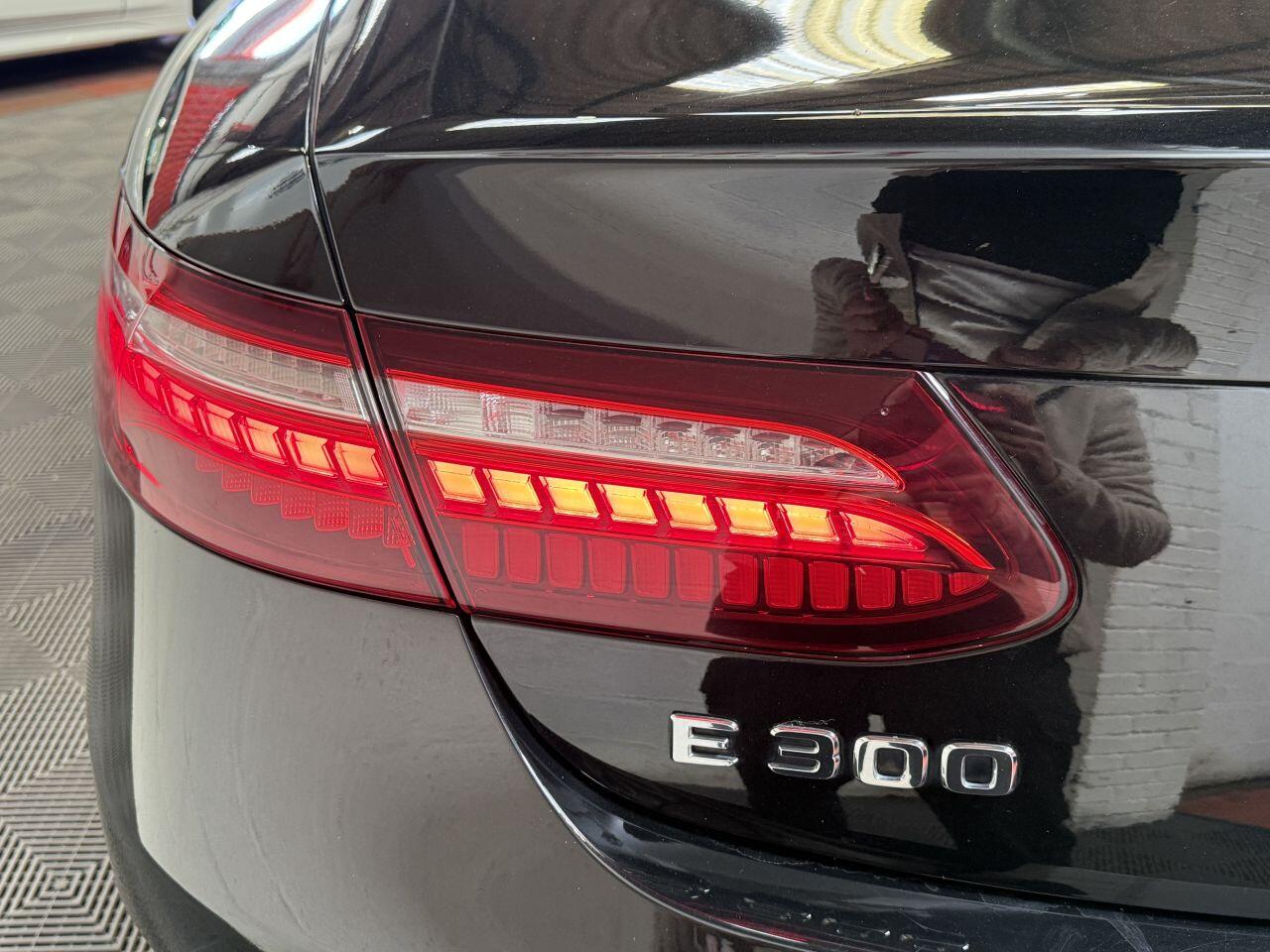 Mercedes-Benz E Class view 27