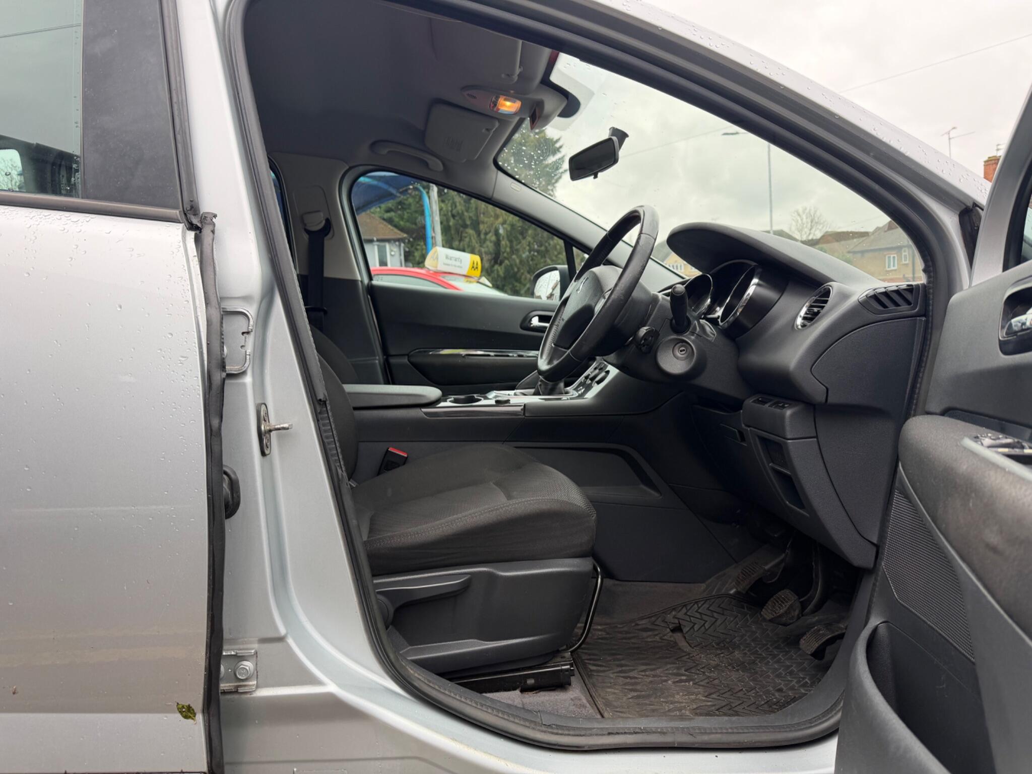 2010 Peugeot 3008 image 21