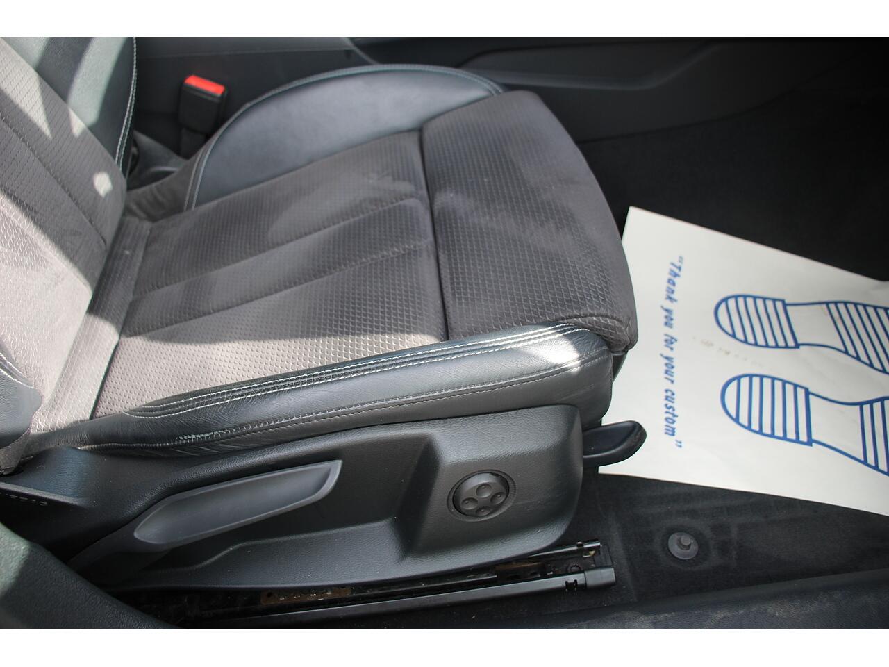 Audi A4 Avant view 16
