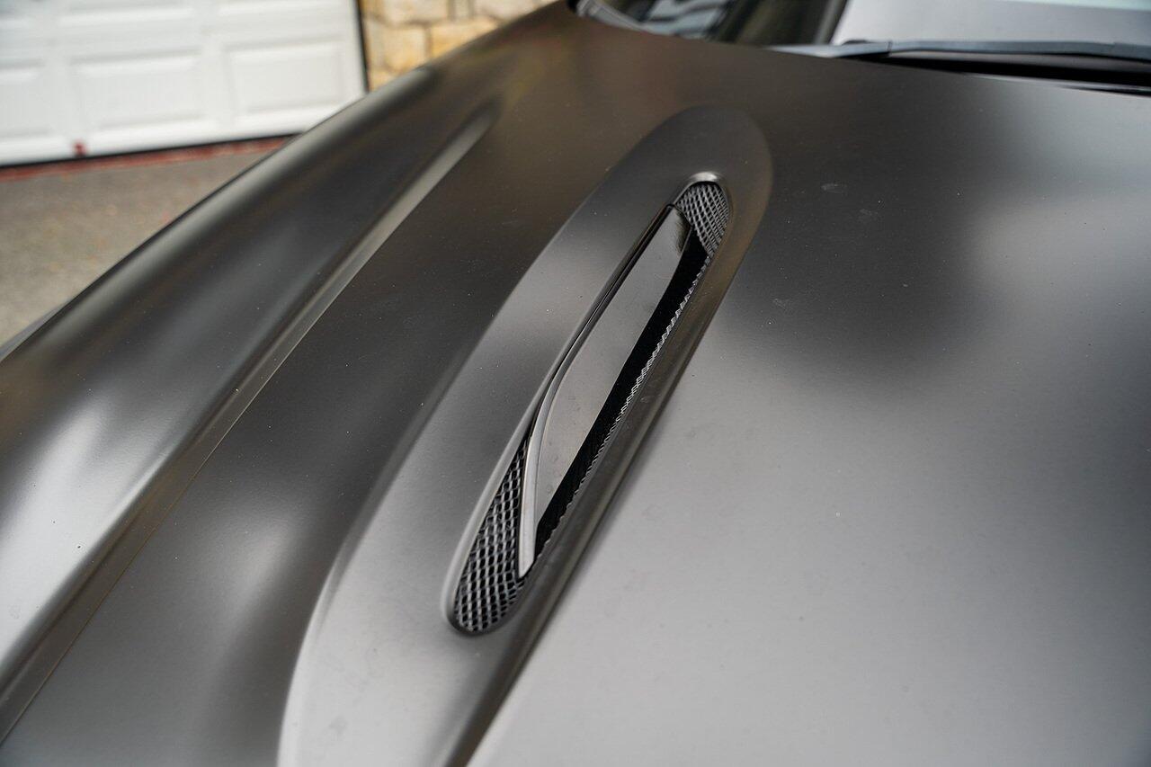 Aston Martin DBX view 39