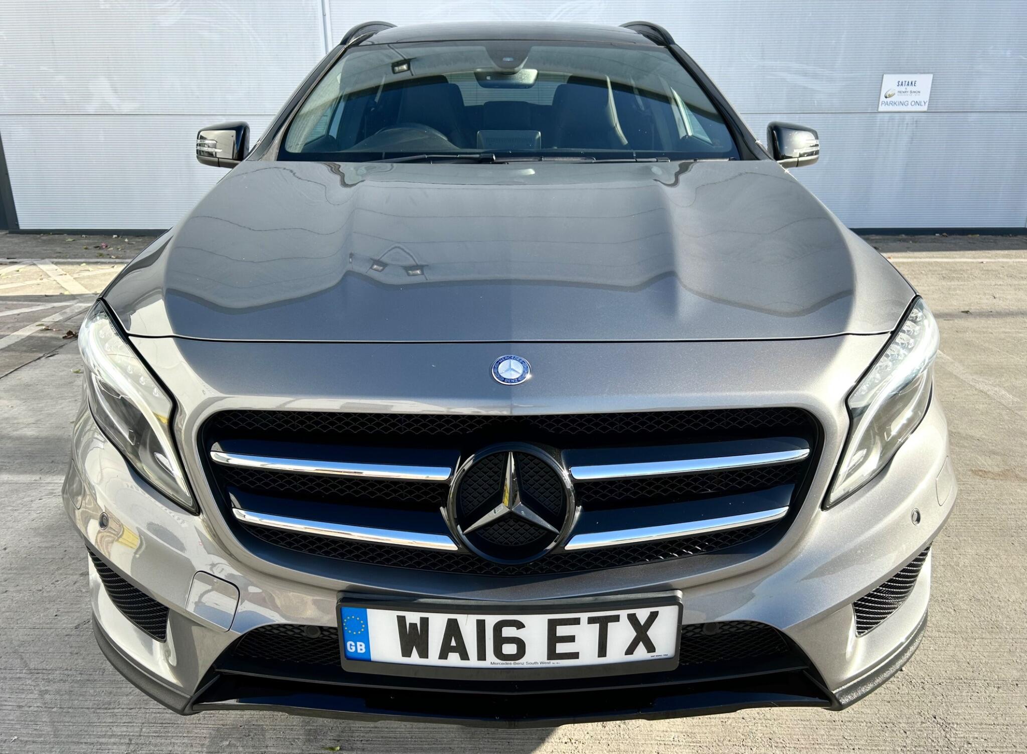 Mercedes-Benz GLA view 5