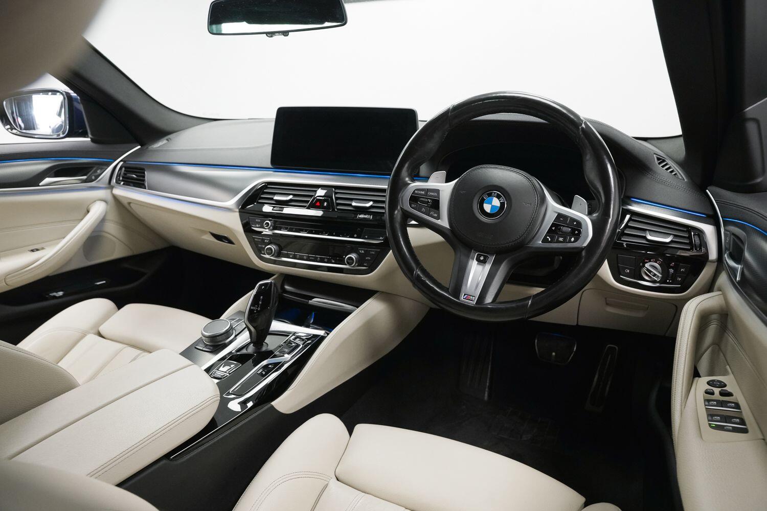 BMW 5 Series view 10