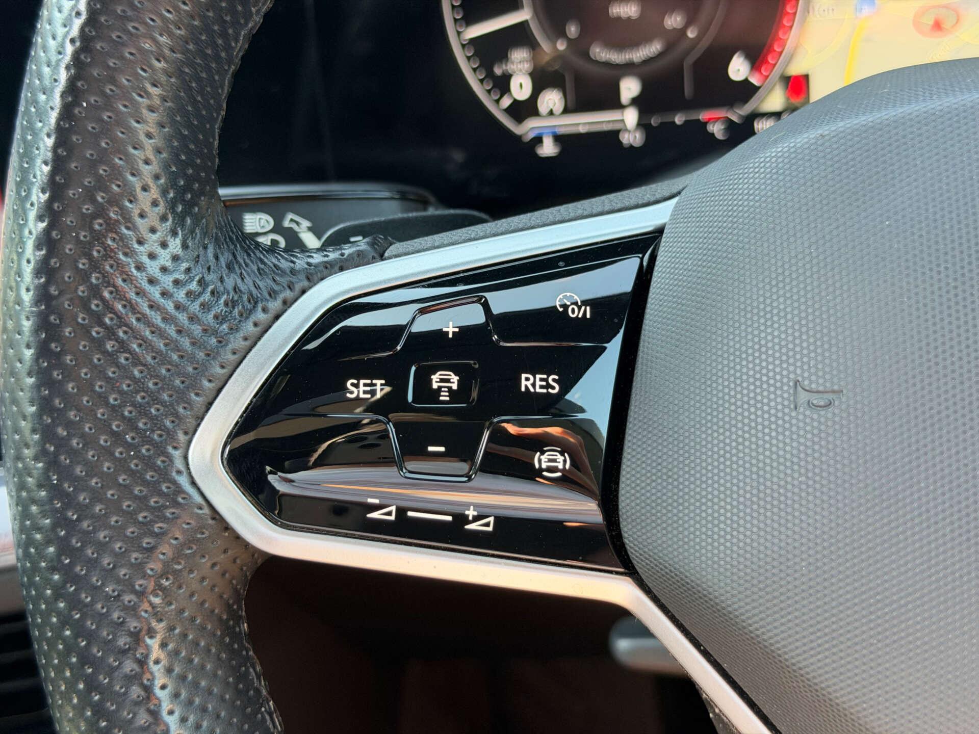 Volkswagen Touareg view 20