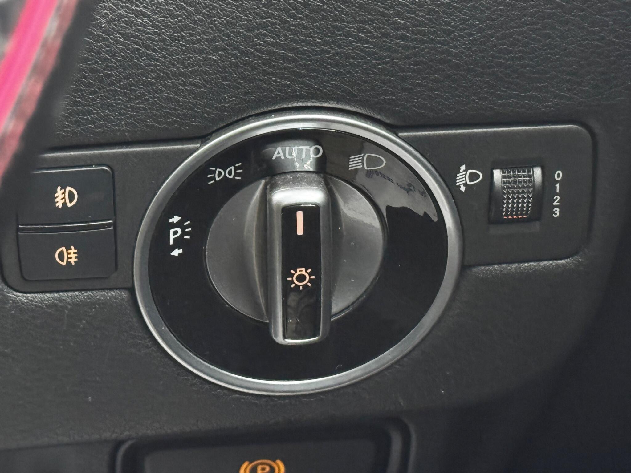 Infiniti Q30 view 23