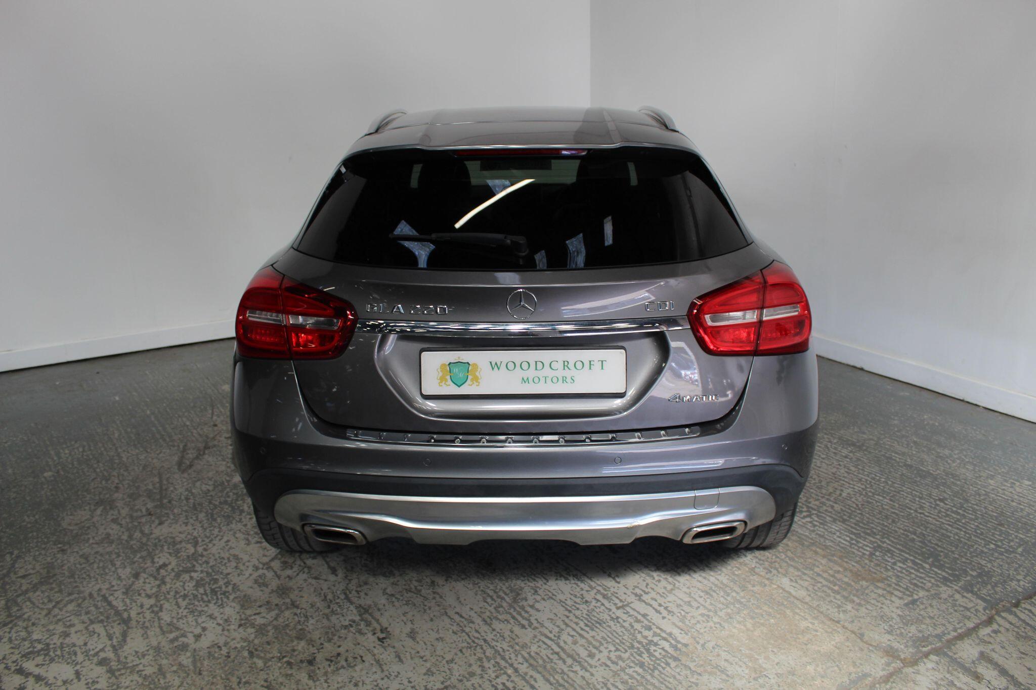 Mercedes-Benz Gla view 14