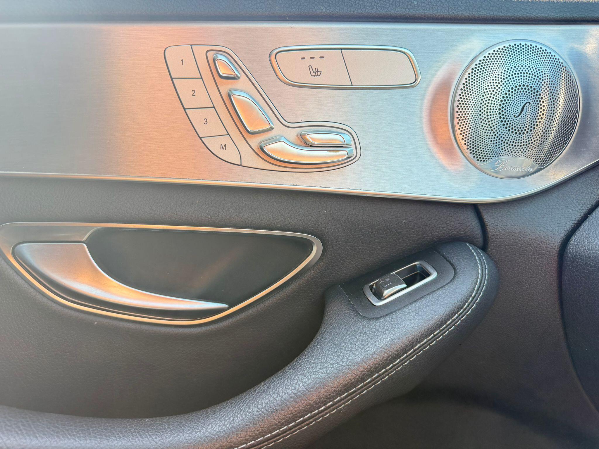 Mercedes-Benz C-Class view 25