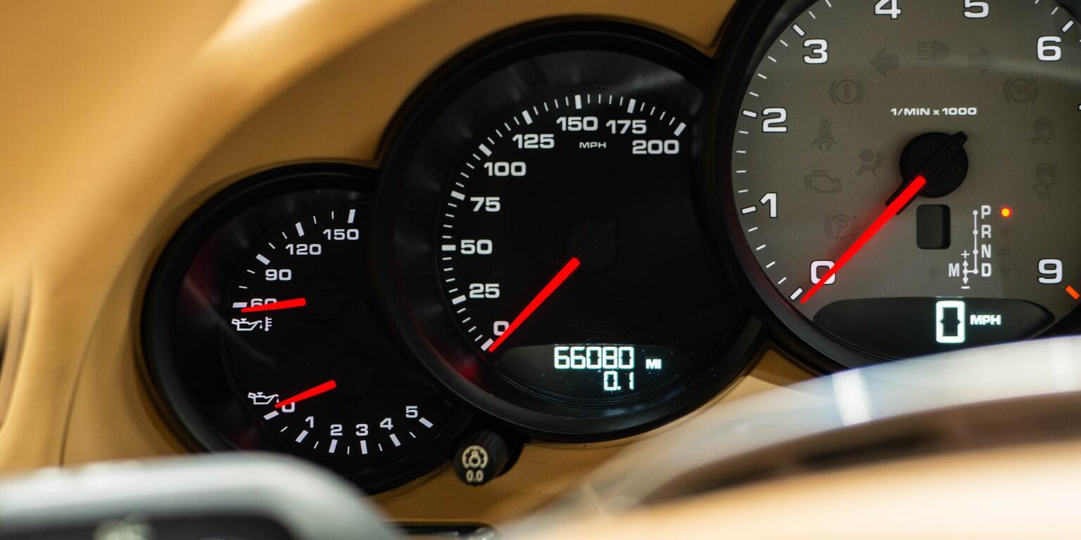 Porsche 911 view 33