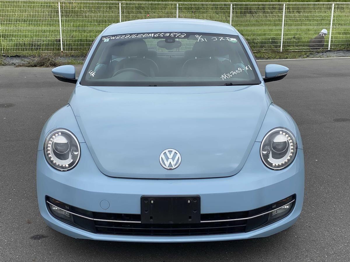 Volkswagen Beetle view 11