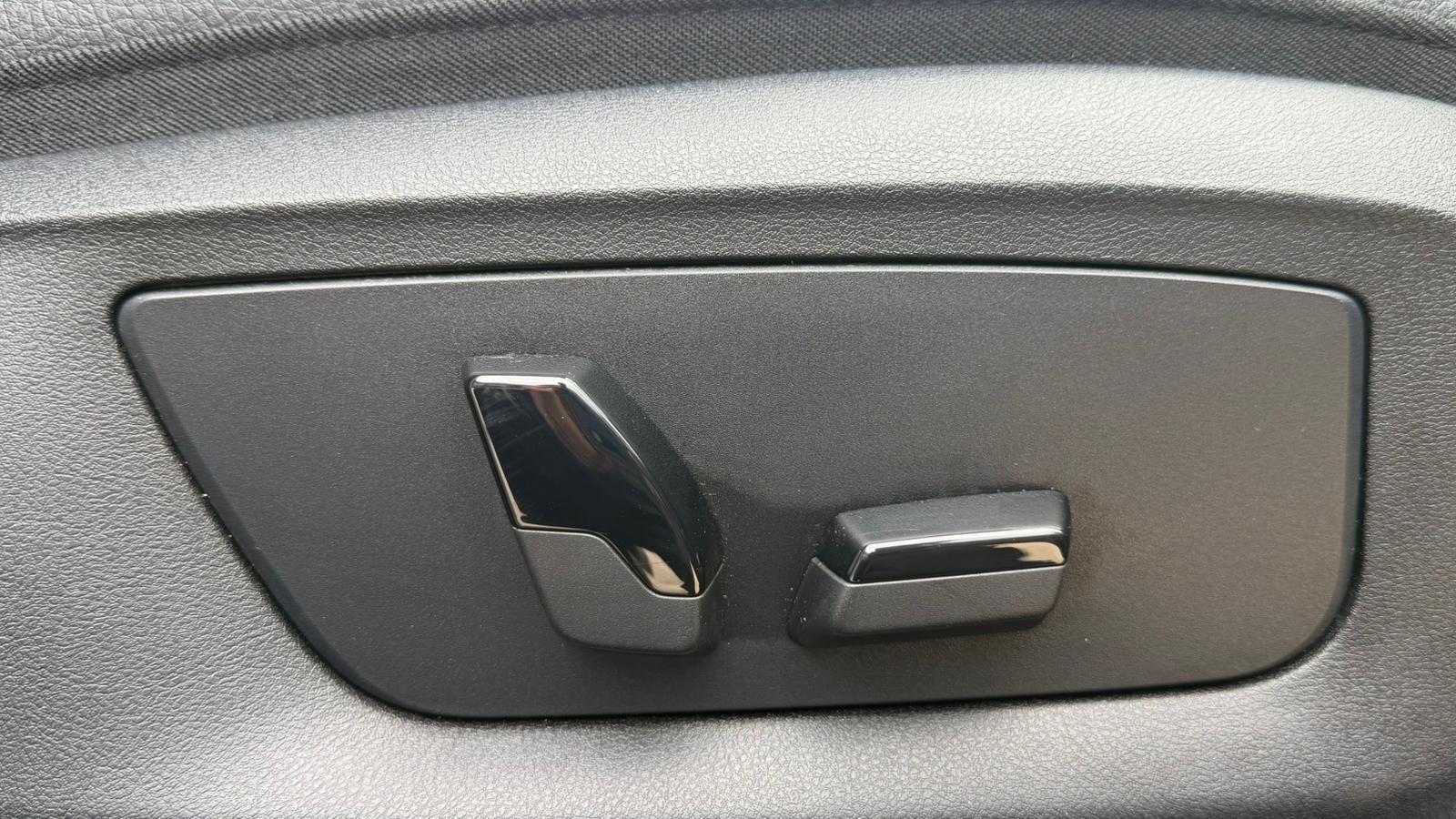 BMW 5 Series view 23